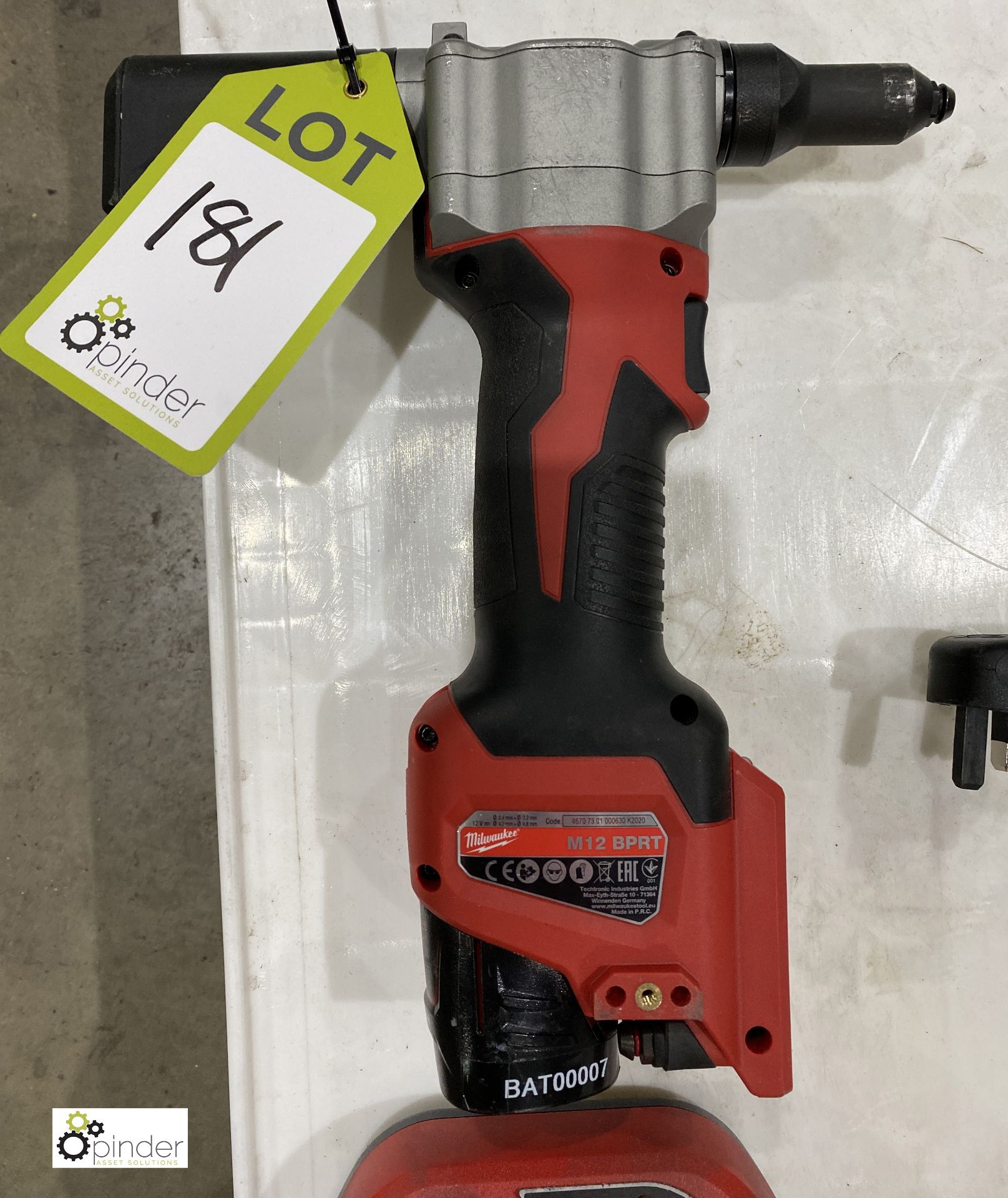 Milwaukee M12BPRT Rechargeable Pop Riveter and Charger