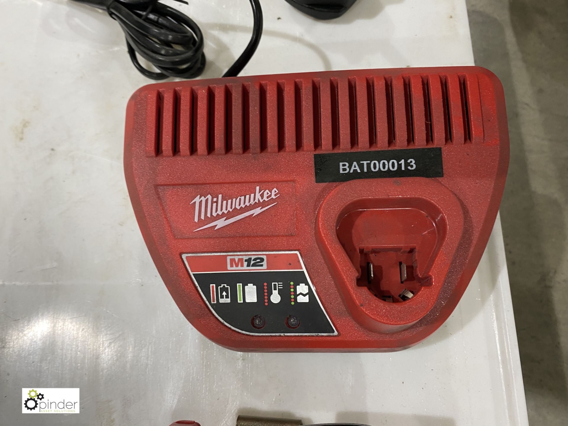 Milwaukee M12BPRT Rechargeable Pop Riveter and Charger - Image 4 of 4