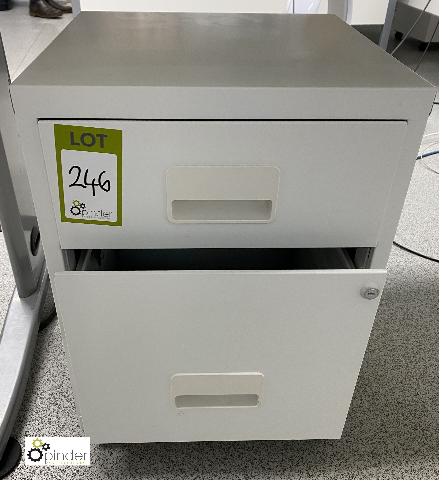 White office Desk, 1600mm x 800mm, with mobile 2-drawer pedestal - Image 2 of 2