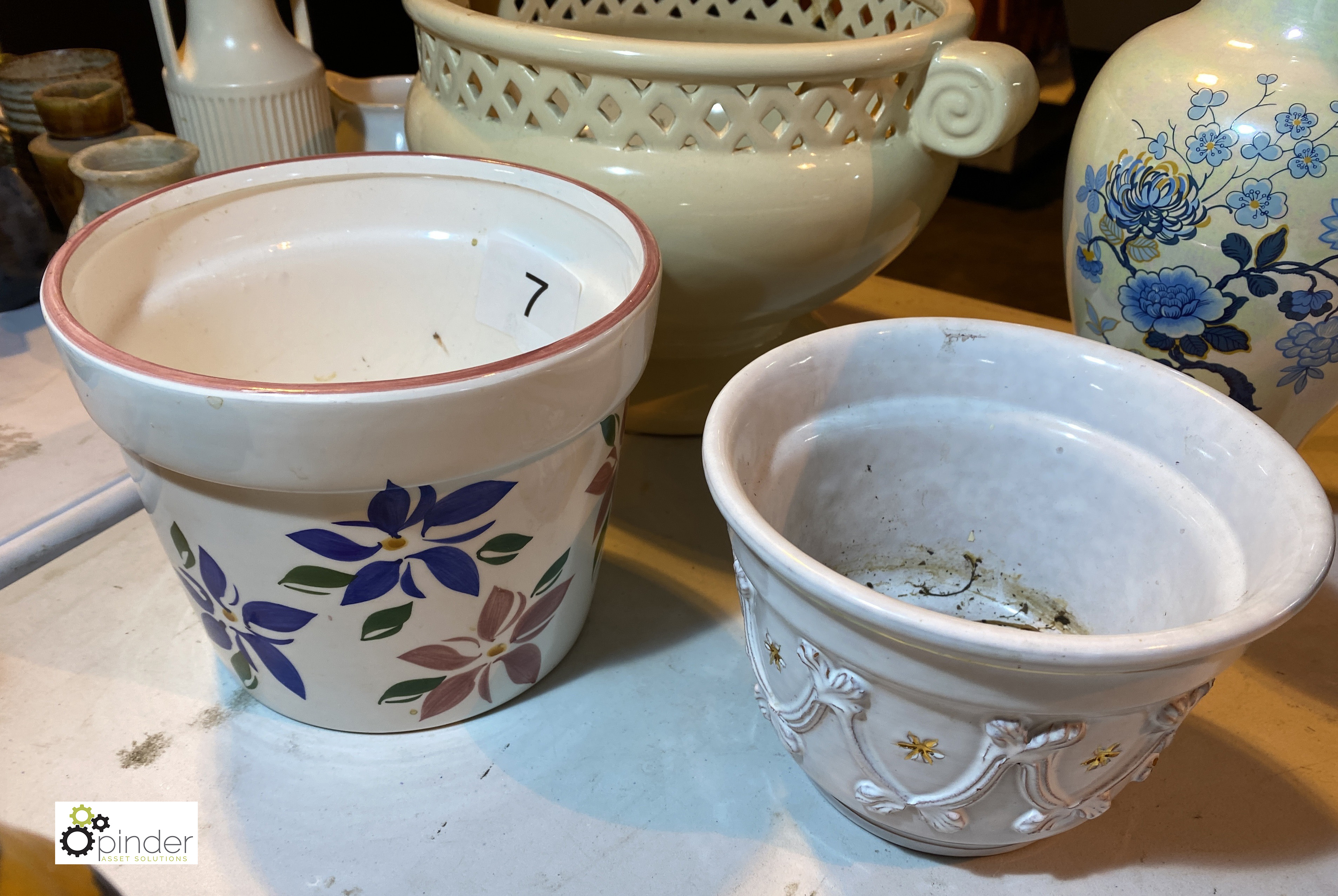 4 various Vases and Flower Pots (location: Wakefield / collection: Monday 7 March) - Image 3 of 3