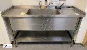 Stainless steel Wash Down Sink, 1700mm x 650mm x 930mm, with left and right hand drainers (located