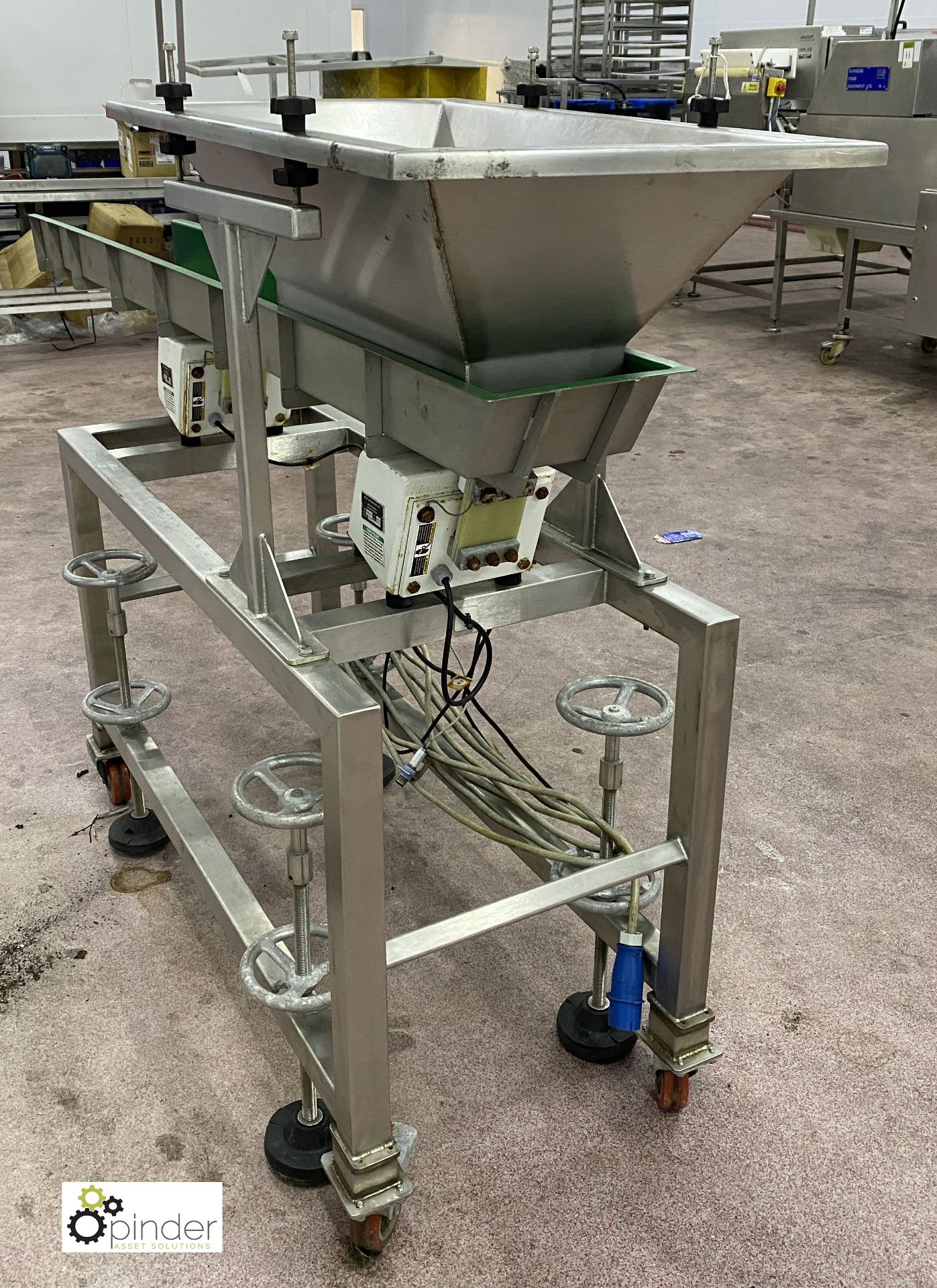 Riley Automation stainless steel mobile Vibratory Feed, chute size 2000mm x 200mm, 240volts ( - Image 4 of 8