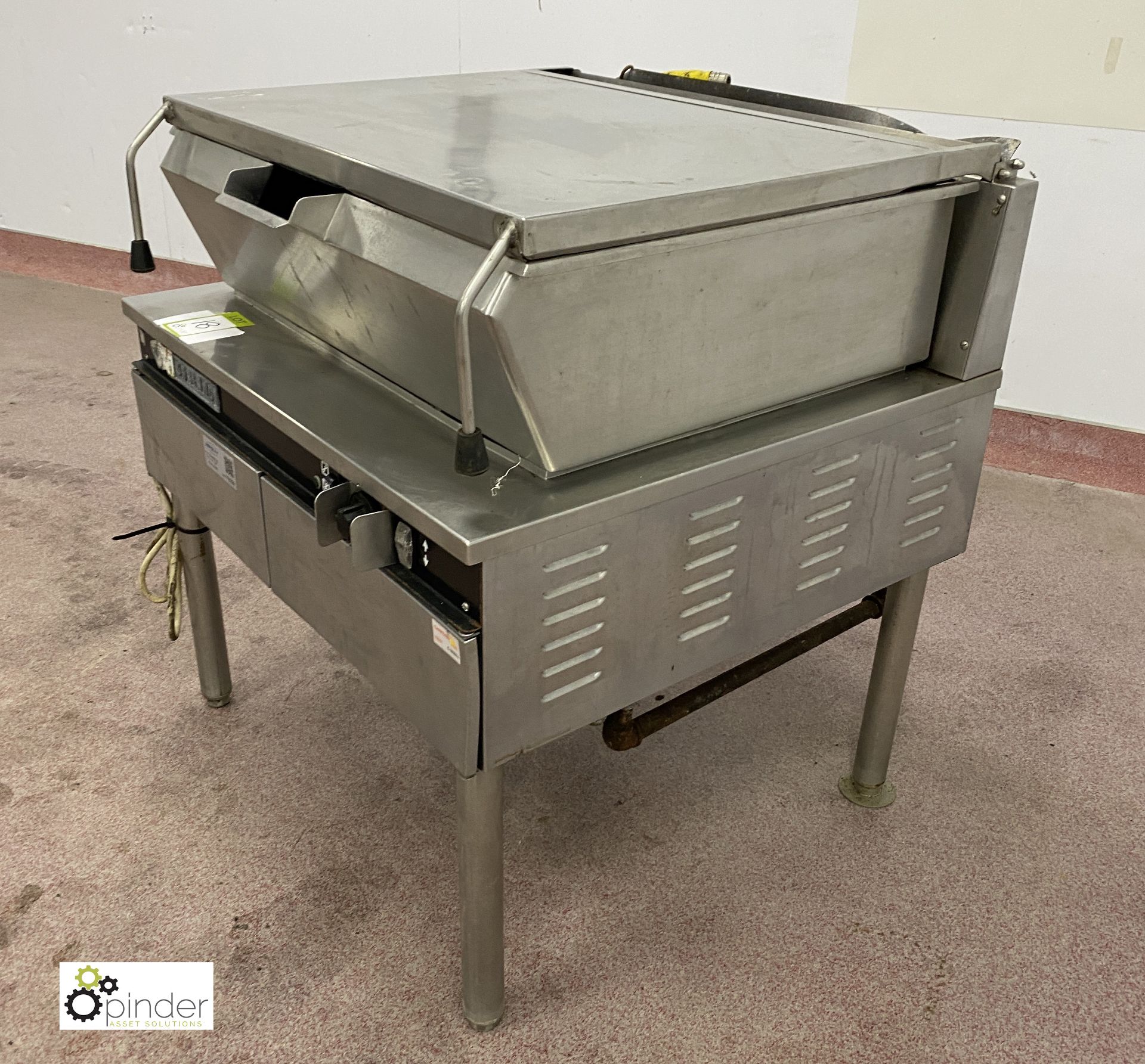 Garland F30 G-L gas fired Brat Pan with power tilt, 240volts (please note there is a lift out fee of - Image 6 of 6