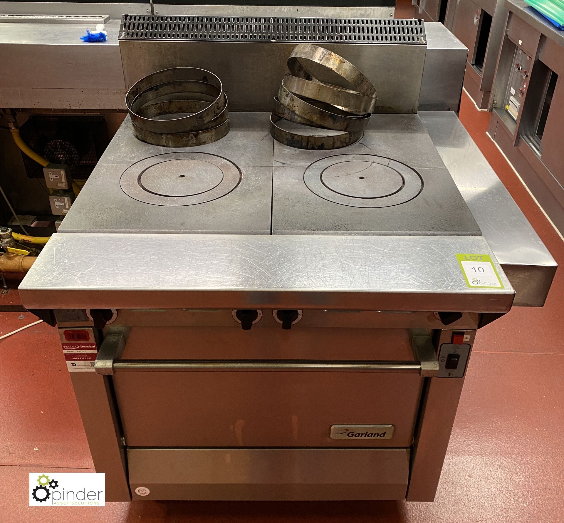 Garland stainless steel gas fired Contact Range, with 2 bullseye top and single oven, 870mm x - Image 2 of 5