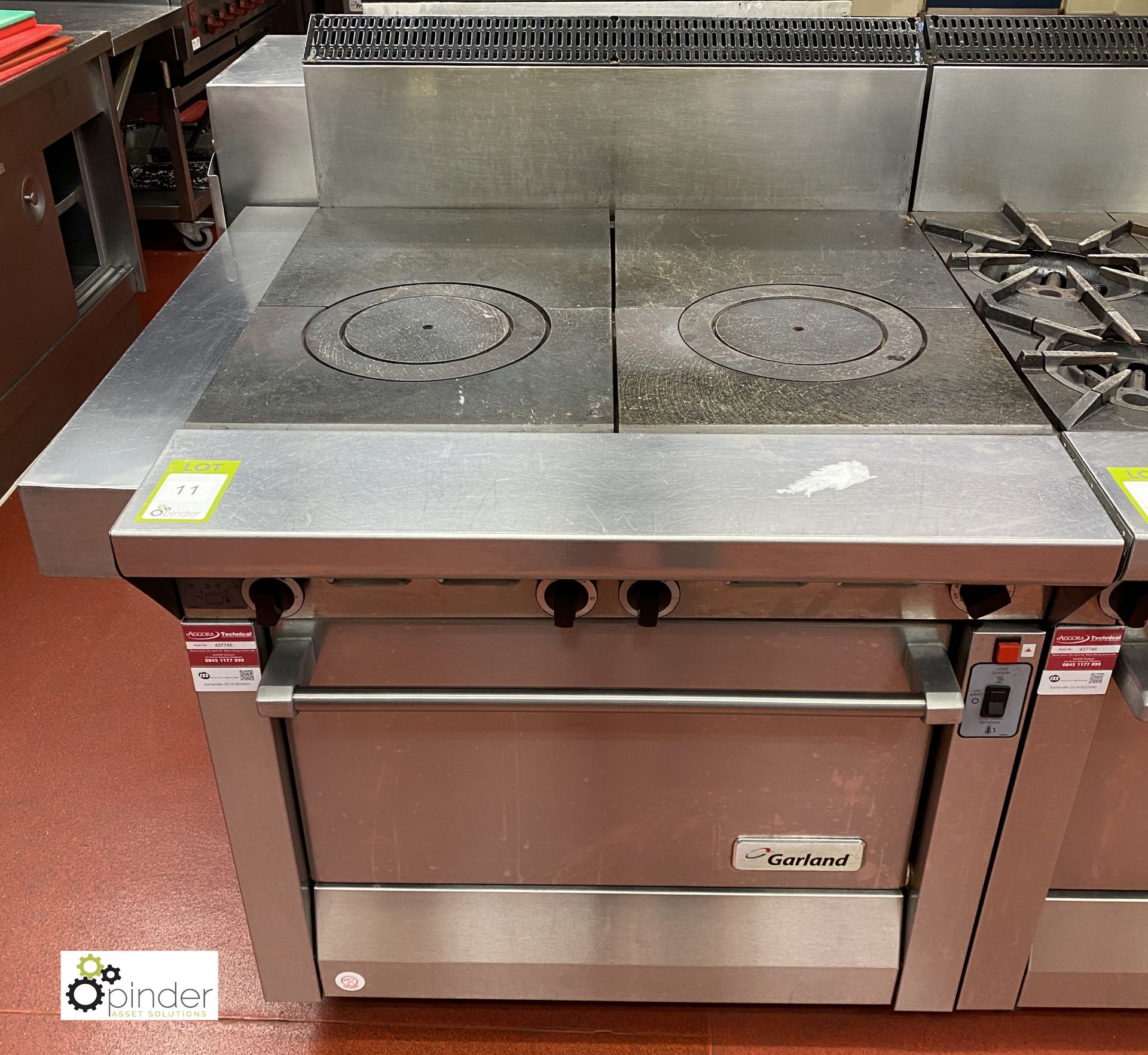 Garland stainless steel gas fired Contact Range, with 2 bullseye top and single oven, 870mm x - Image 2 of 6