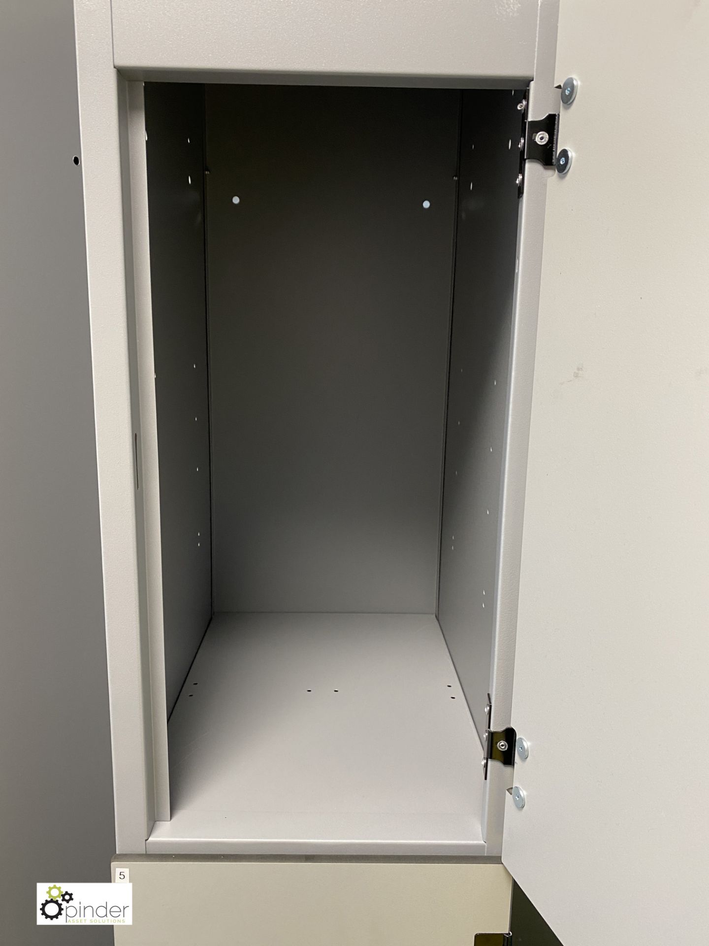 Probe 3-compartment Personnel Locker, with combination locks - Image 2 of 3