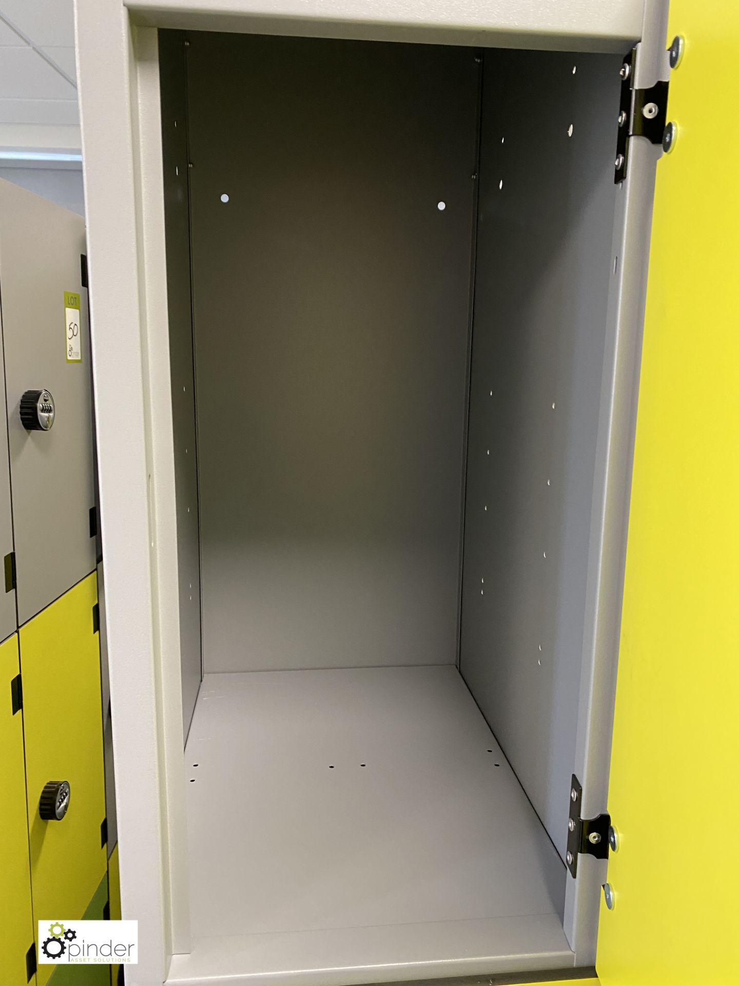 Probe 3-compartment Personnel Locker, with combination locks - Image 3 of 4