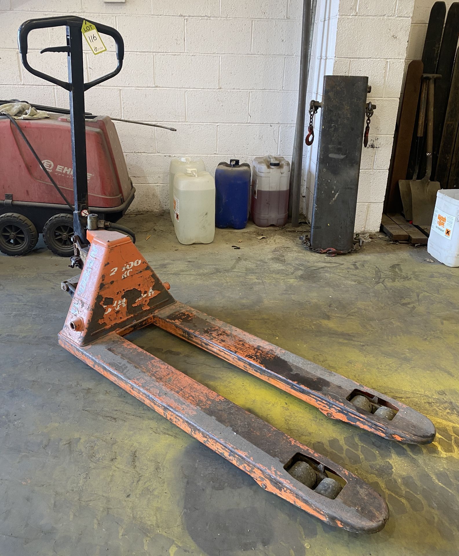 Doosan narrow tine Pallet Truck, 2500kg, chain sna