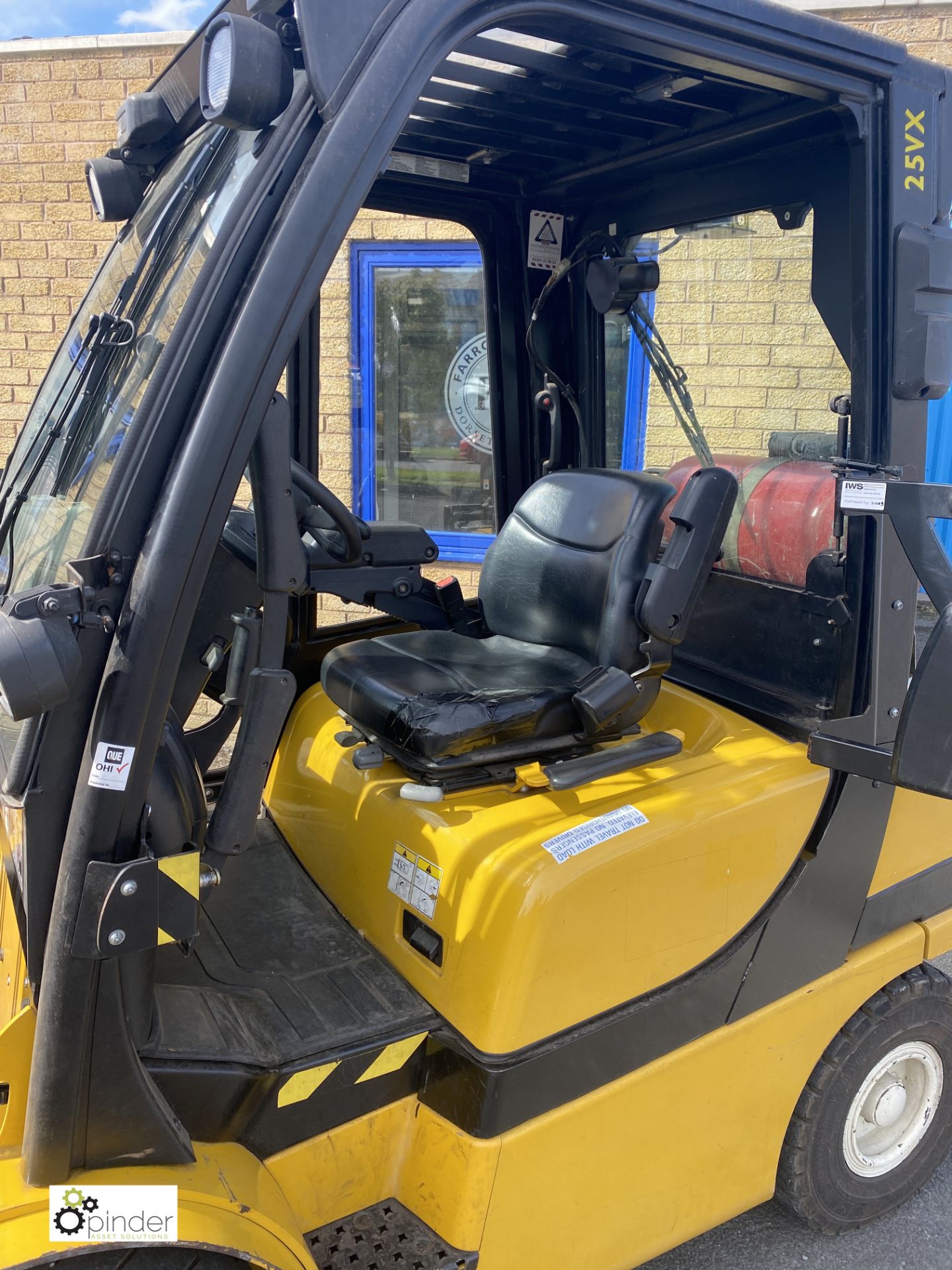 Yale GNP25VX V2770 LPG Forklift Truck, 2500kg, year 2008, all weather cab, side shift, fork - Image 16 of 20