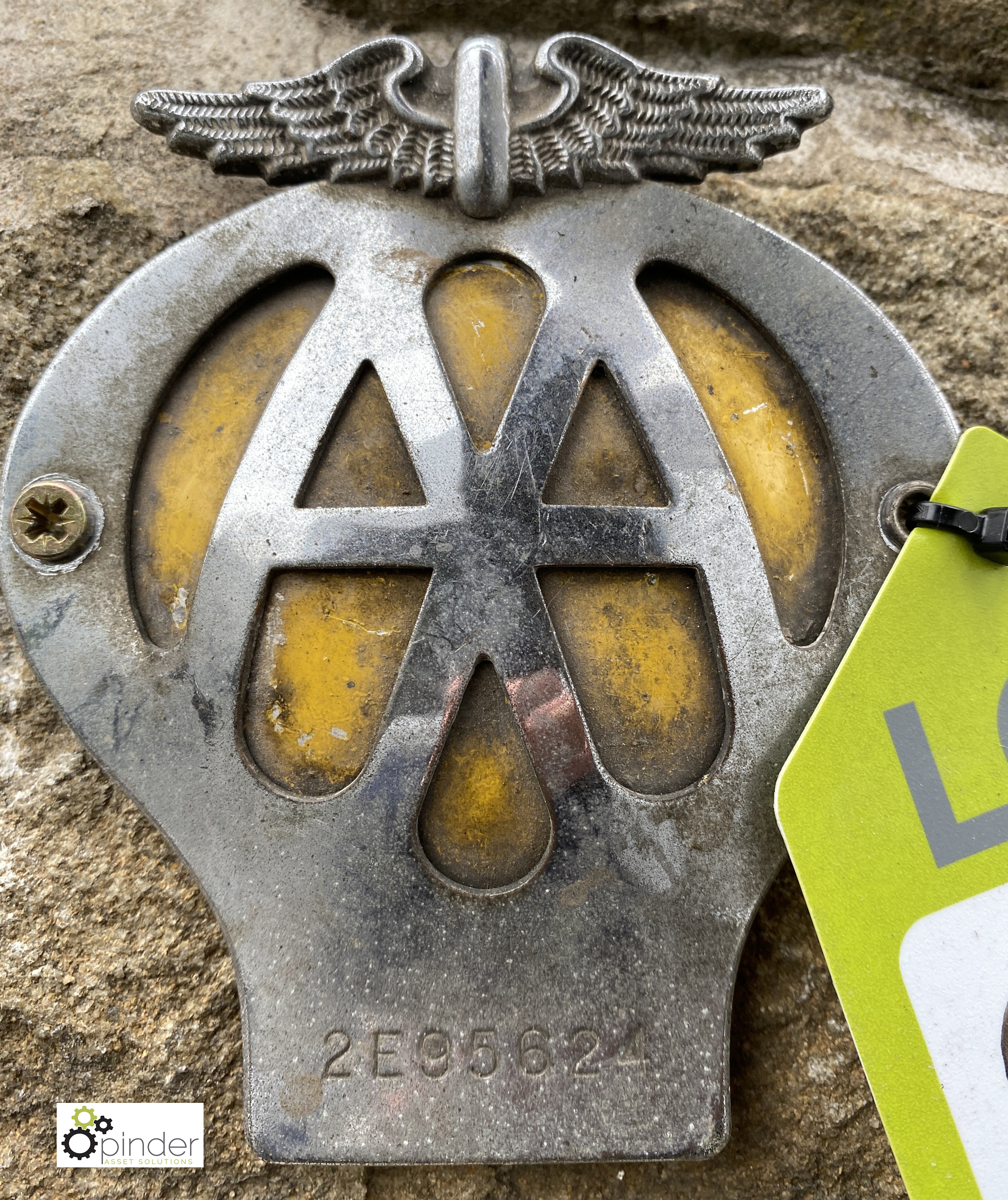 A vintage AA (Automobile Association) Membership Badge, membership number 2E95624, 5in high x 4in - Image 2 of 3