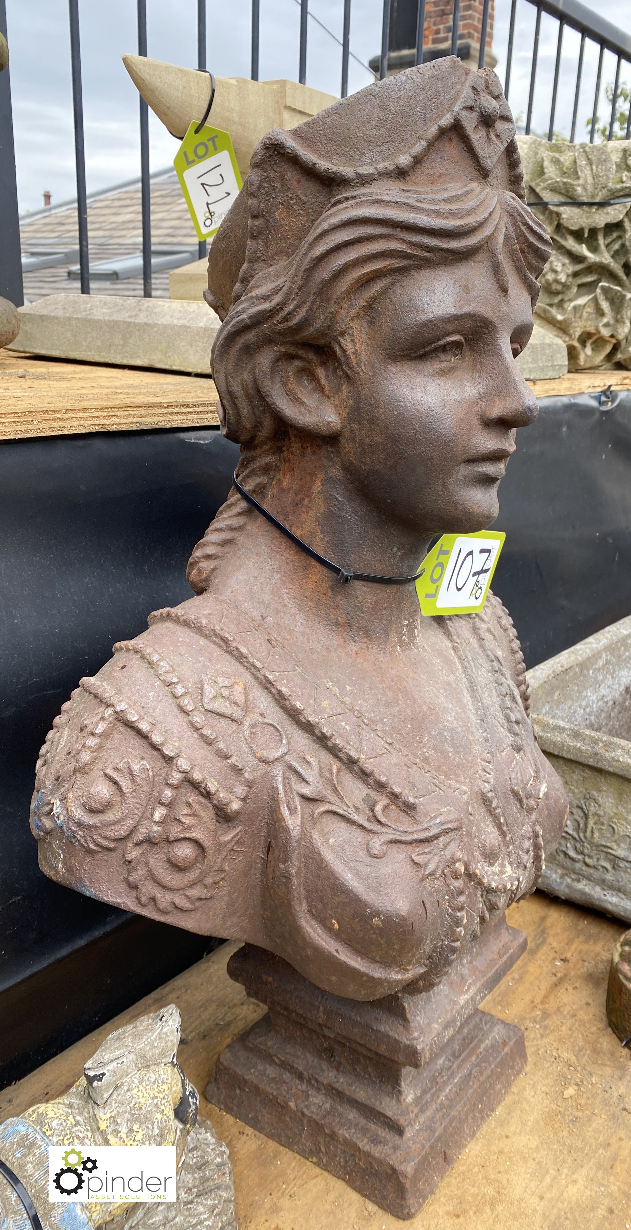 A decorative cast iron Bust of a Lady wearing a crown, 28in high - Image 3 of 6