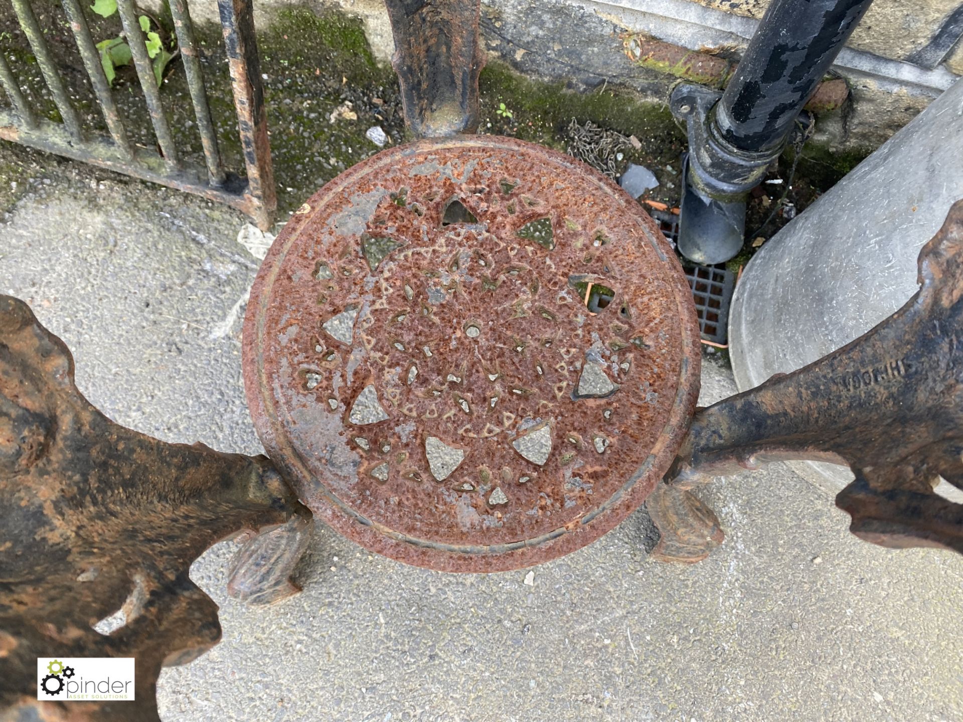 A decorative cast iron Pub Table Base, with girls face decoration, 26in high x 20in diameter - Image 4 of 5