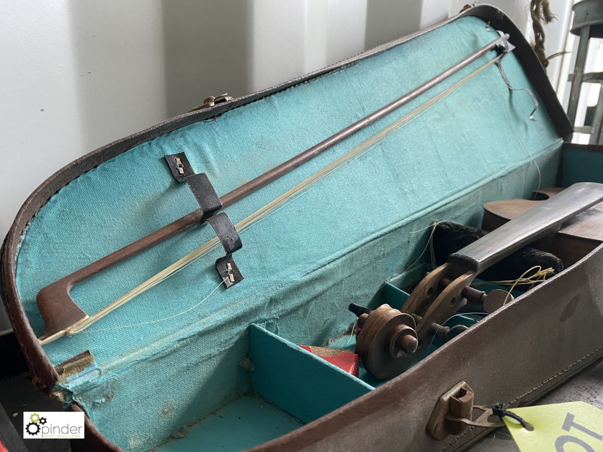 An antique Violin and Bow, in a carry case - Image 2 of 5