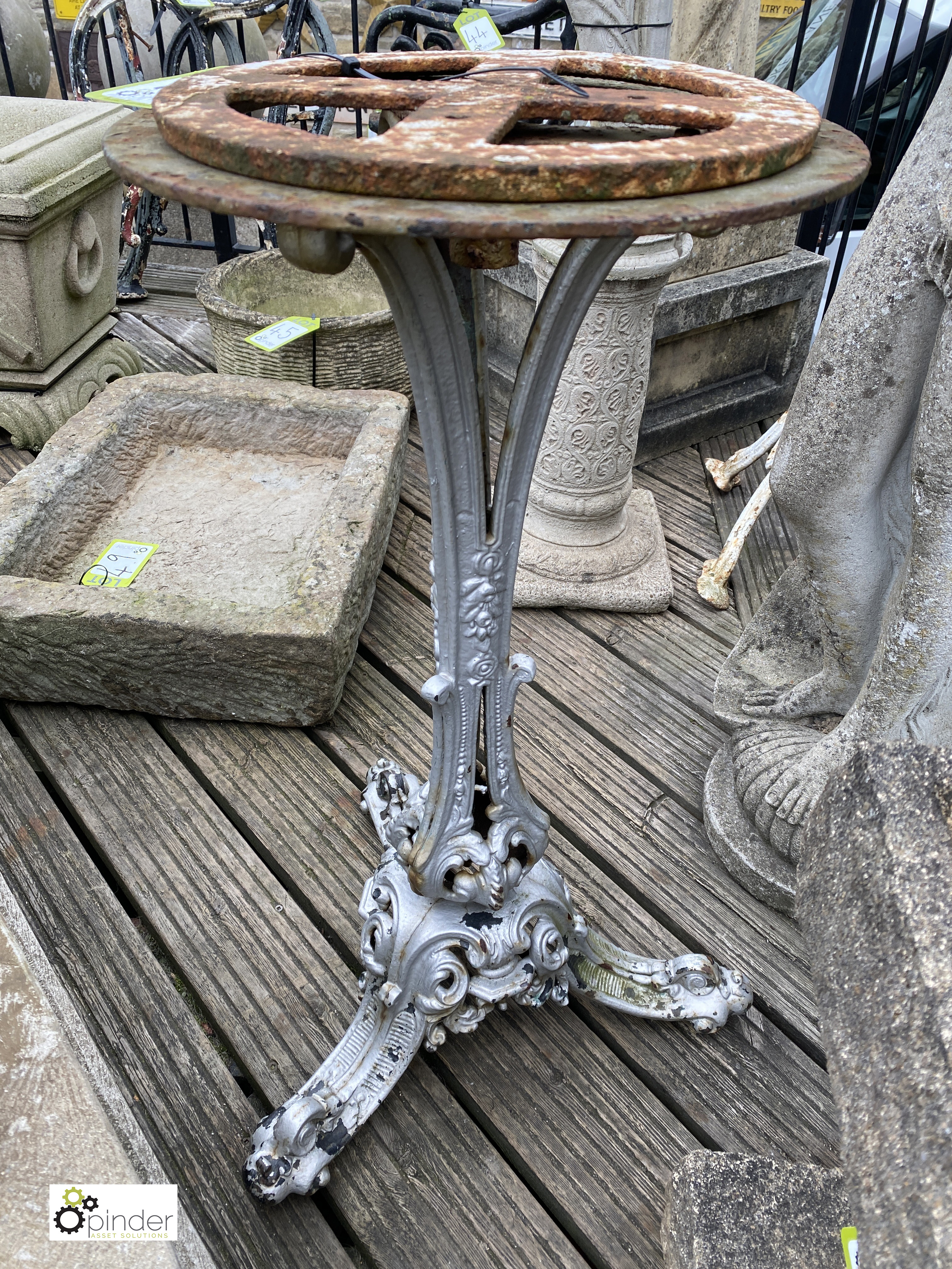 An original Coalbrookdale cast iron Conservatory/Orangery Table, with revolving top, 28in high