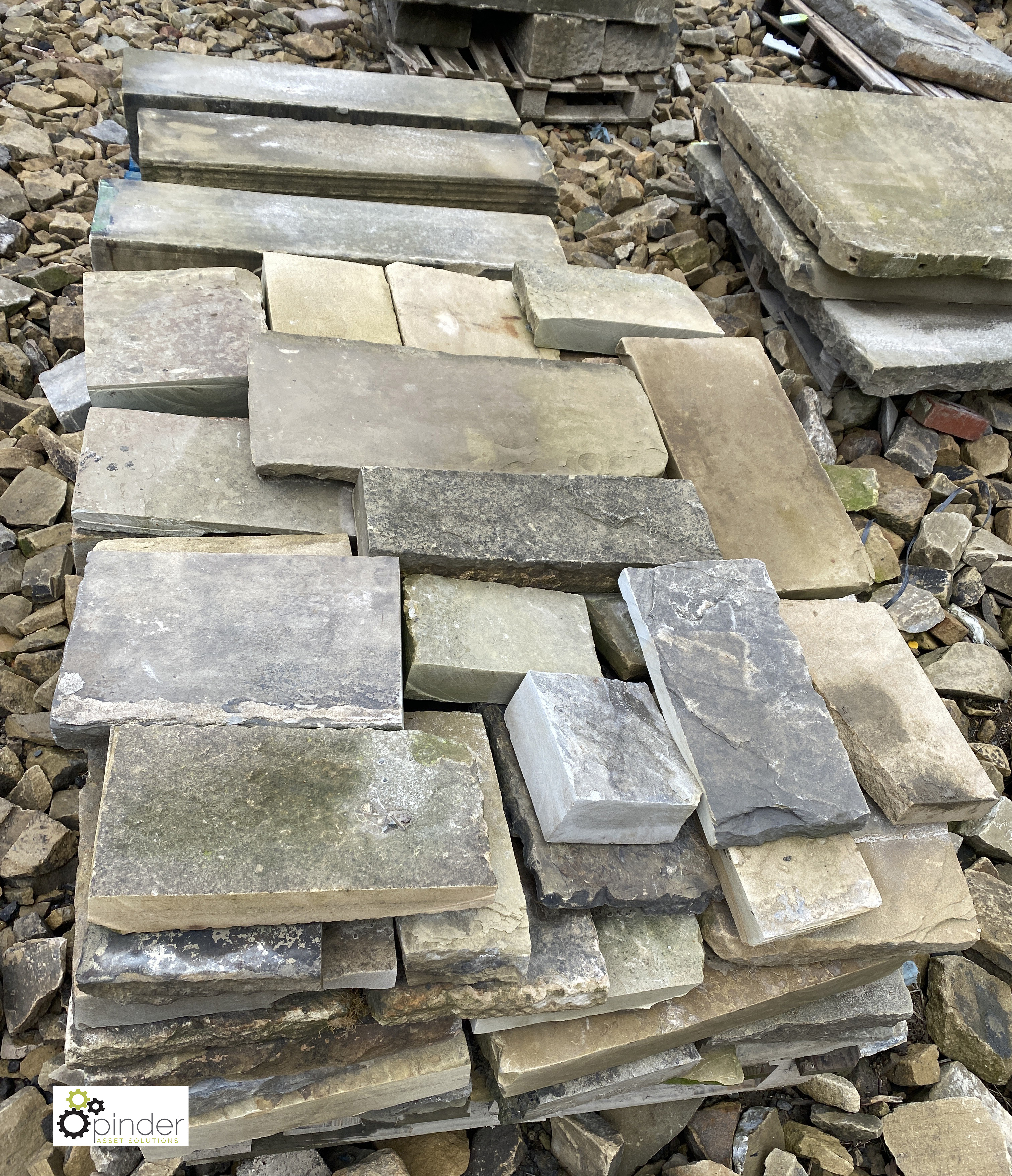 A pallet antique reclaimed Yorkshire Stone Paving/Steppingstones, approx. 10.5sq yards (Located at - Image 2 of 7
