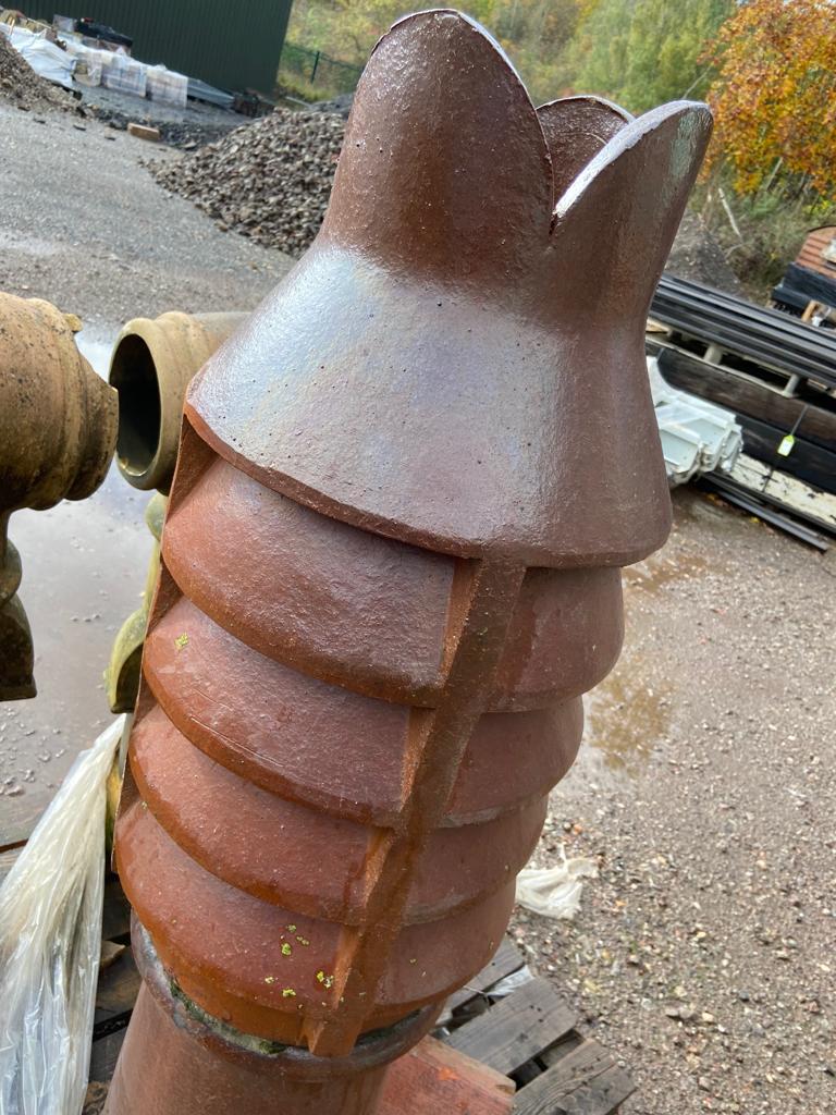 A red glazed reclaimed louvred Chimney Pot, 1350mm - Image 4 of 7