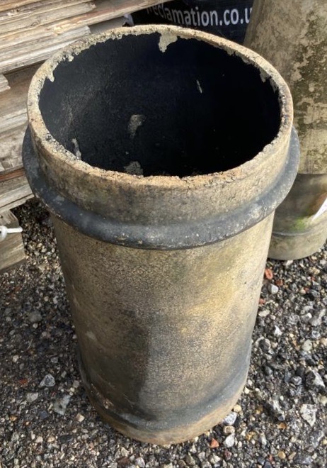 A buff reclaimed Cannon Chimney Pot, 650mm high x - Image 4 of 6