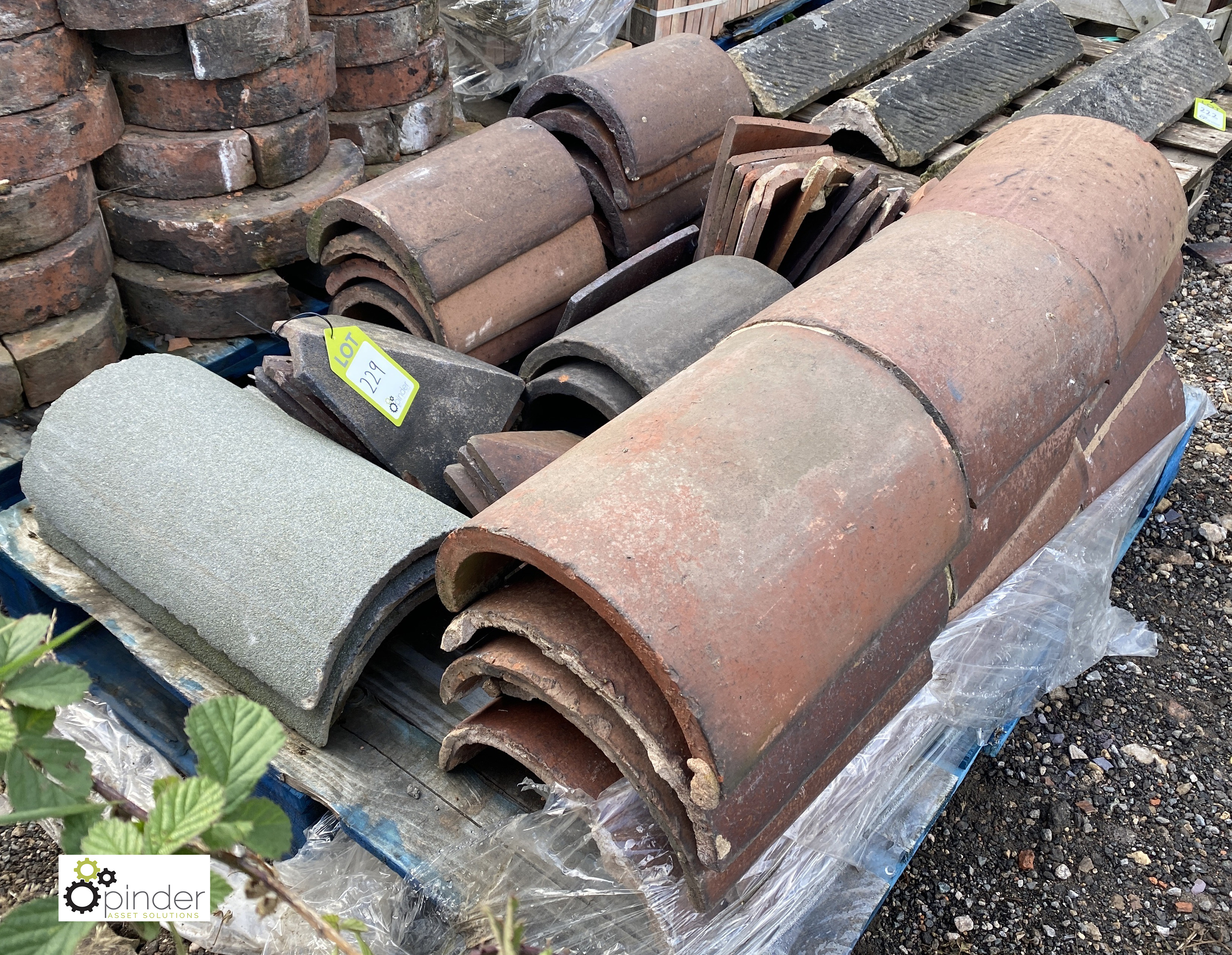 A quantity various reclaimed Roof Fittings, Ridges, Valleys, etc, to pallet - Image 2 of 6