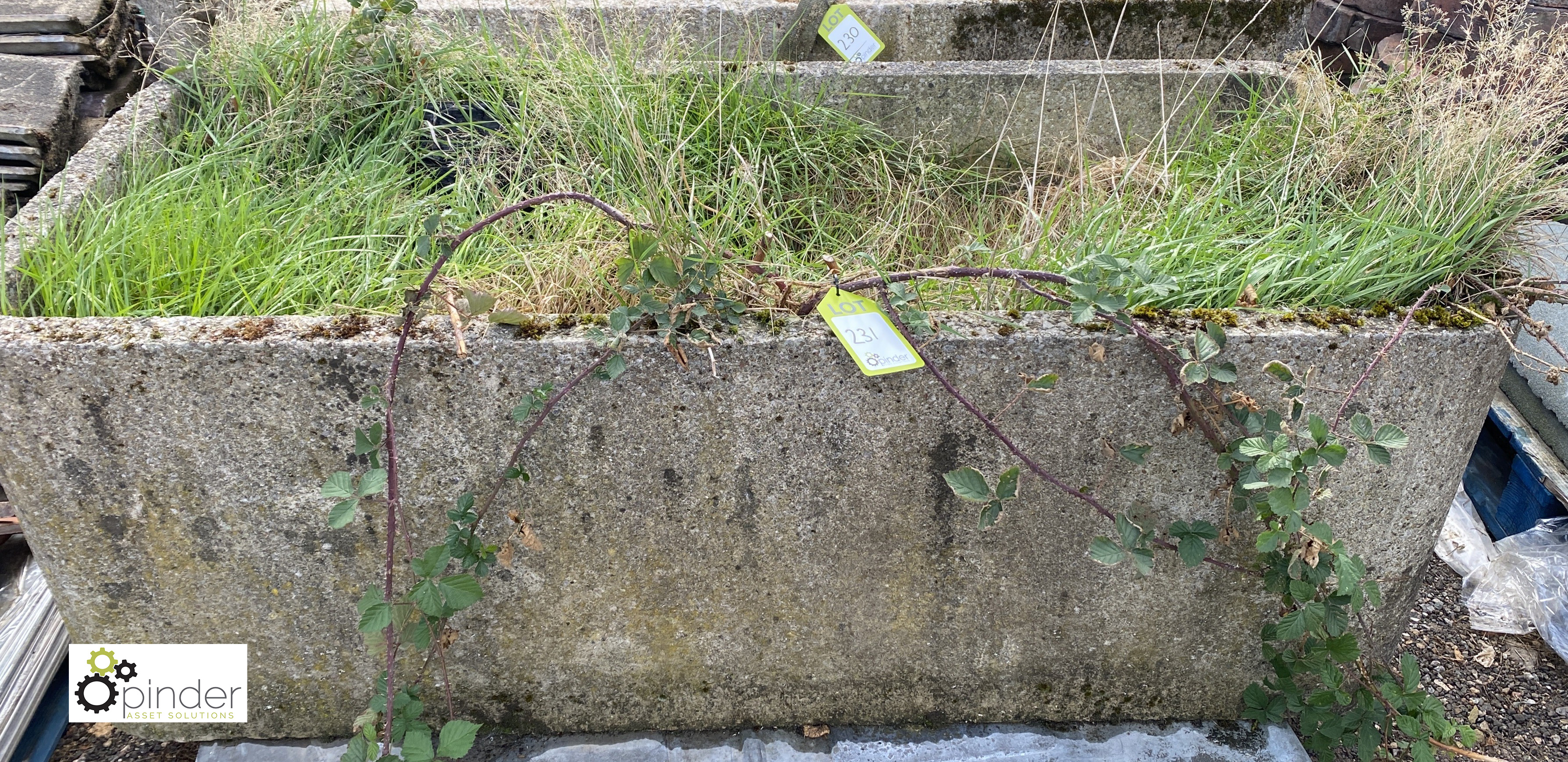 A reclaimed concrete Trough, 530mm high x 700mm wide x 1500mm long - Image 2 of 5