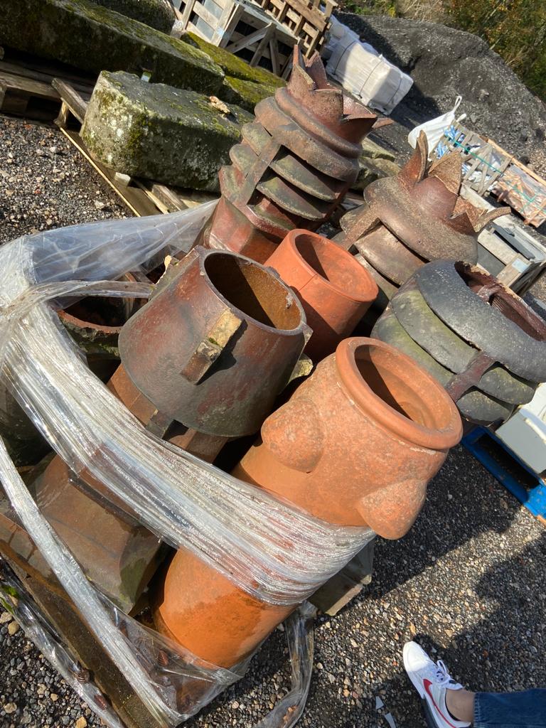 A quantity various reclaimed Chimney Pots (some da - Image 5 of 11