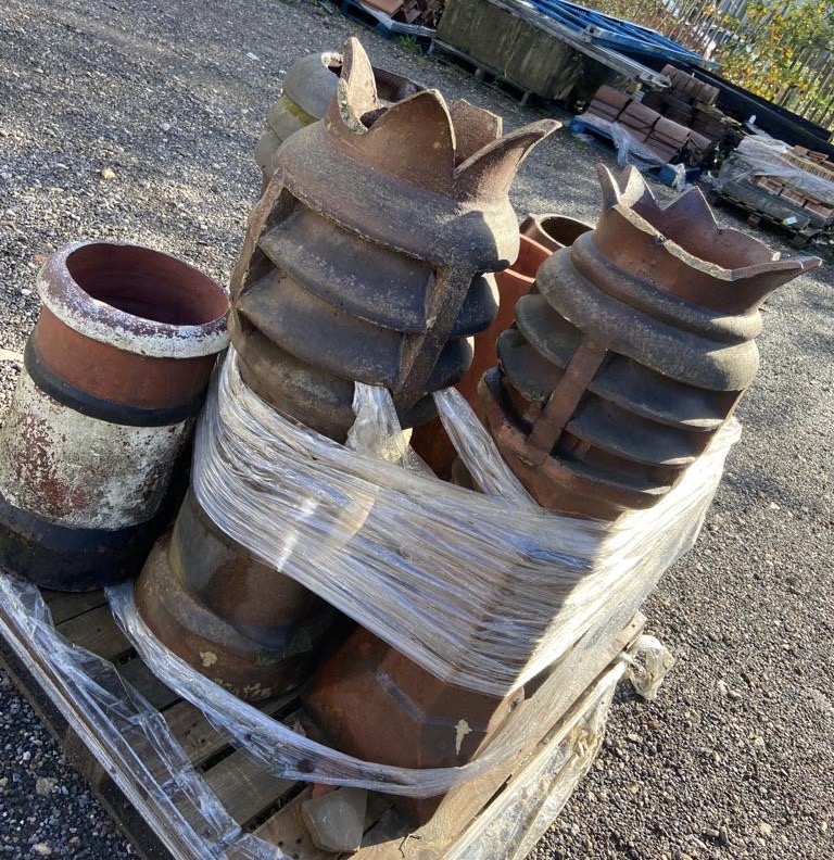 A quantity various reclaimed Chimney Pots (some da - Image 6 of 11