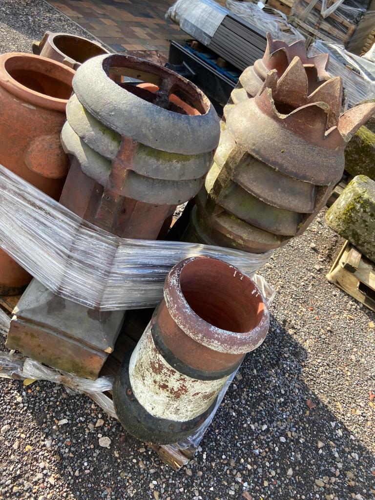 A quantity various reclaimed Chimney Pots (some da - Image 9 of 11