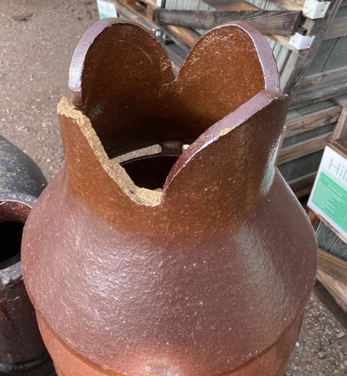 A red glazed reclaimed louvred Chimney Pot, 1350mm - Image 5 of 7