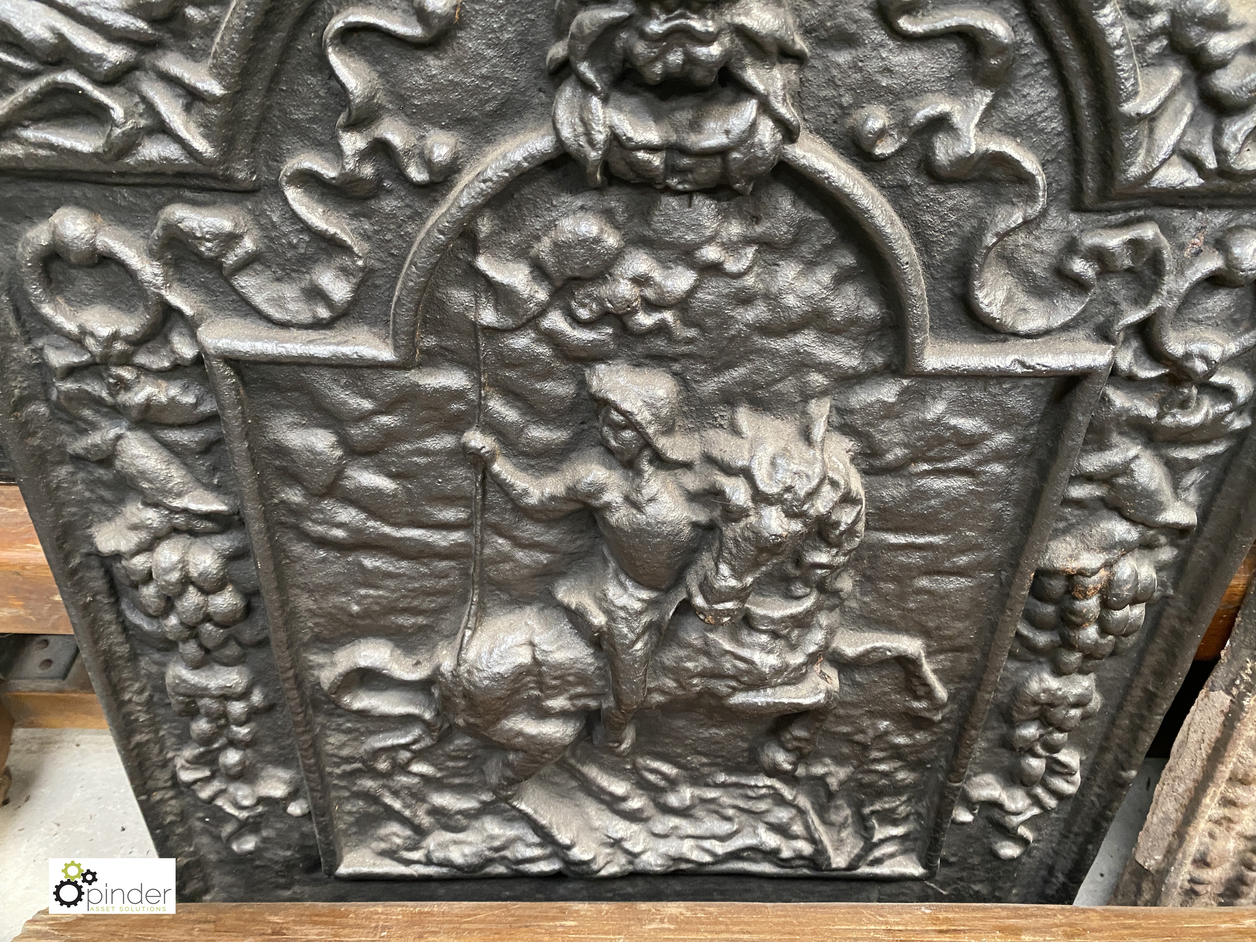 A heavy restored cast iron ‘Knight on Horseback’ Georgian Fireback, 700mm high x 540mm wide - Image 3 of 4