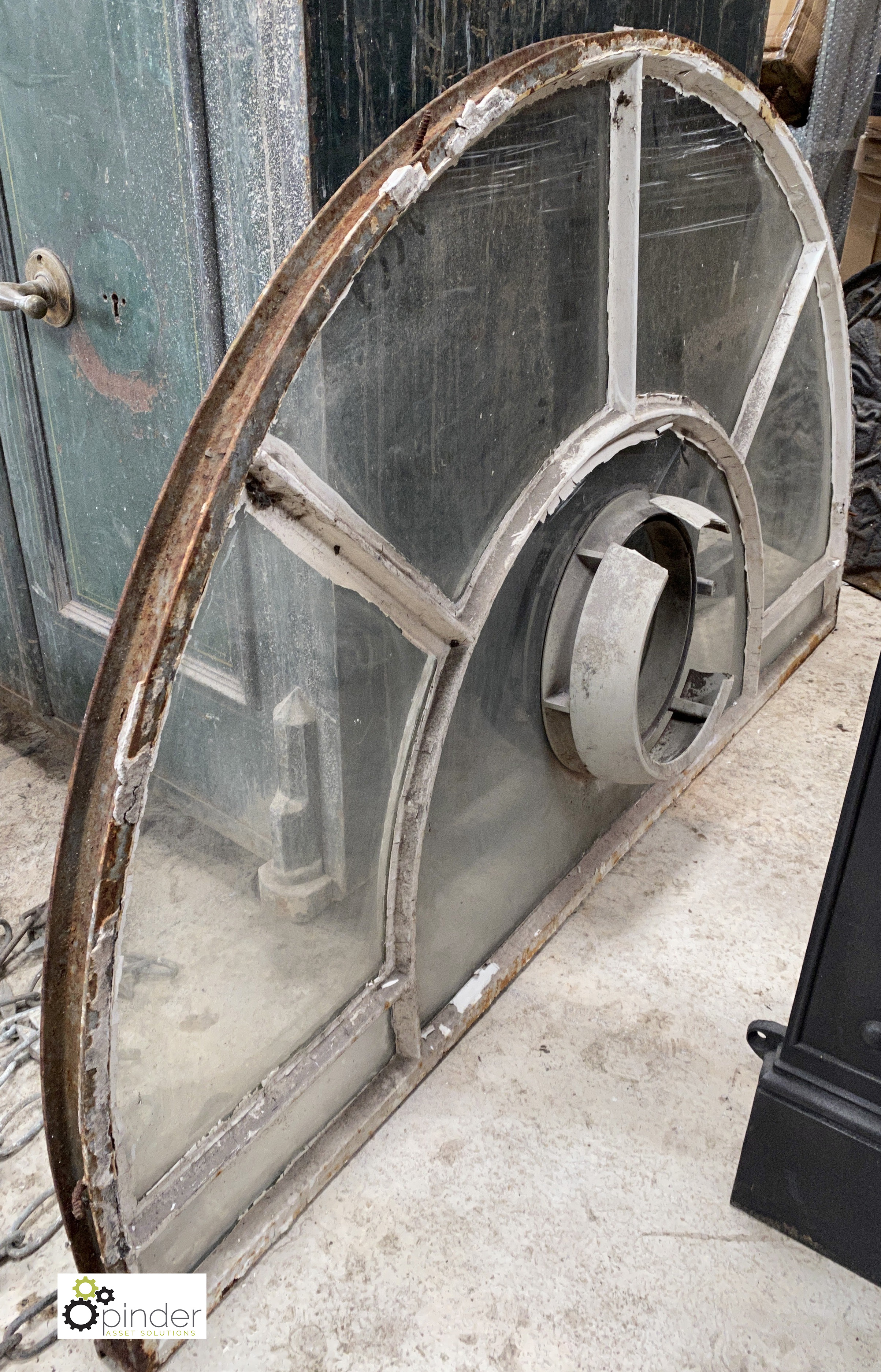 A steel Arched Window, with single glazed glass, 830mm high x 1400mm wide - Image 3 of 4