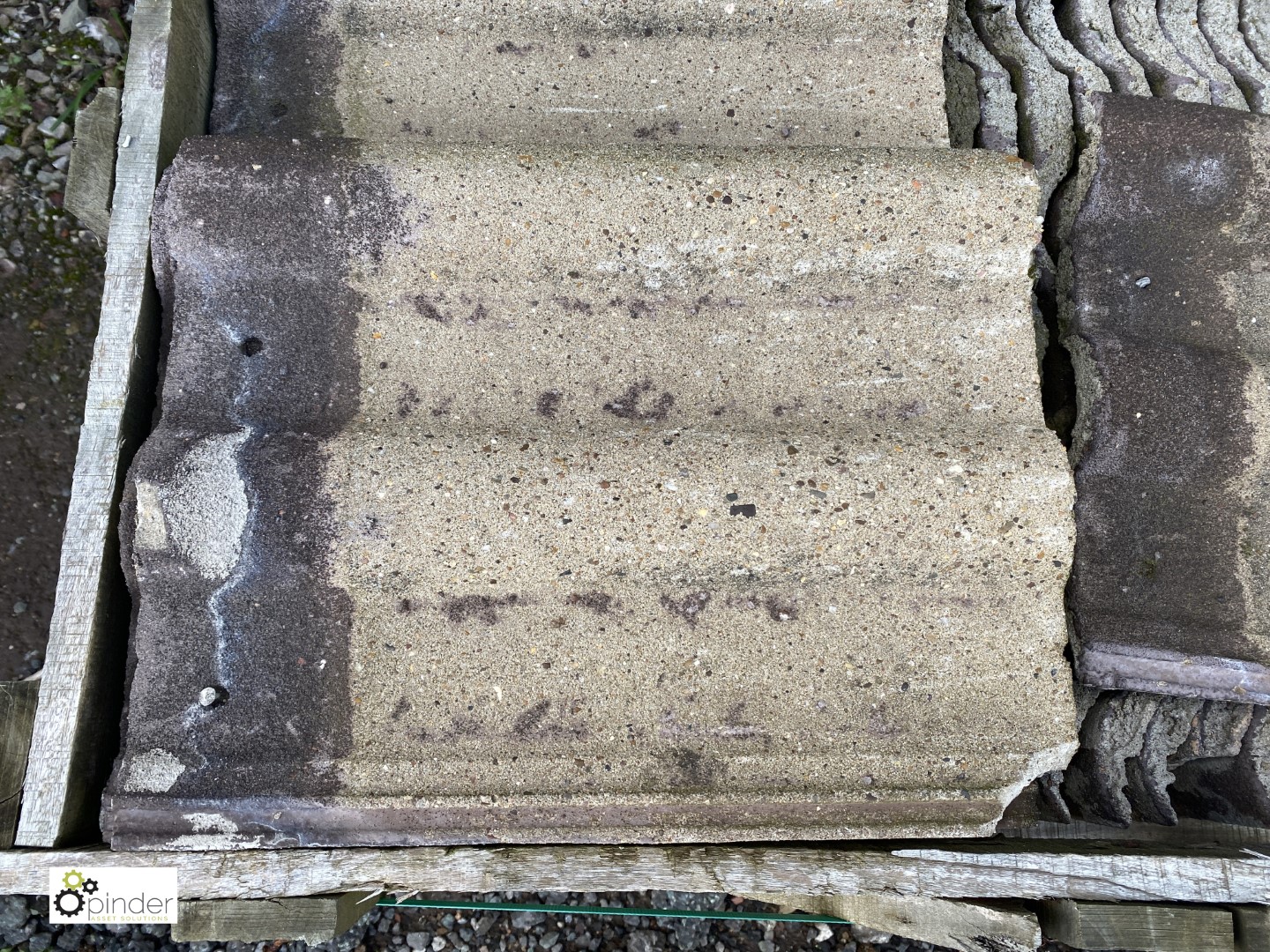 A quantity reclaimed double Roman Roof Tiles, to 2 crates - Image 4 of 9