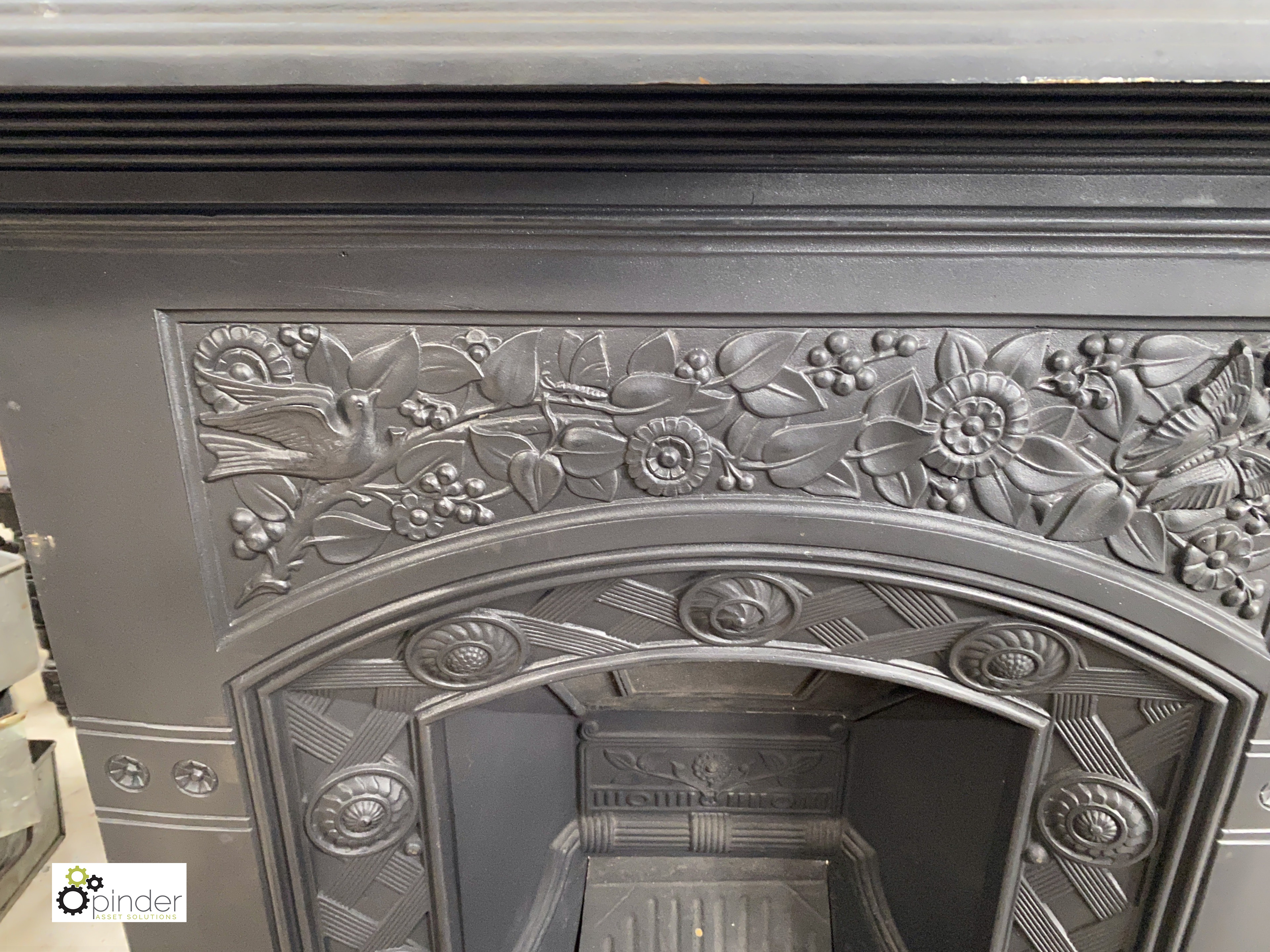 A cast iron combination Victorian Fireplace, 1030mm x 840mm, opening 600mm x 400mm - Image 3 of 5