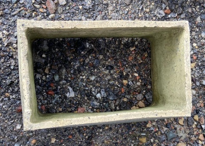 A small rectangular buff clay Chimney Pot, 280mm h - Image 4 of 6