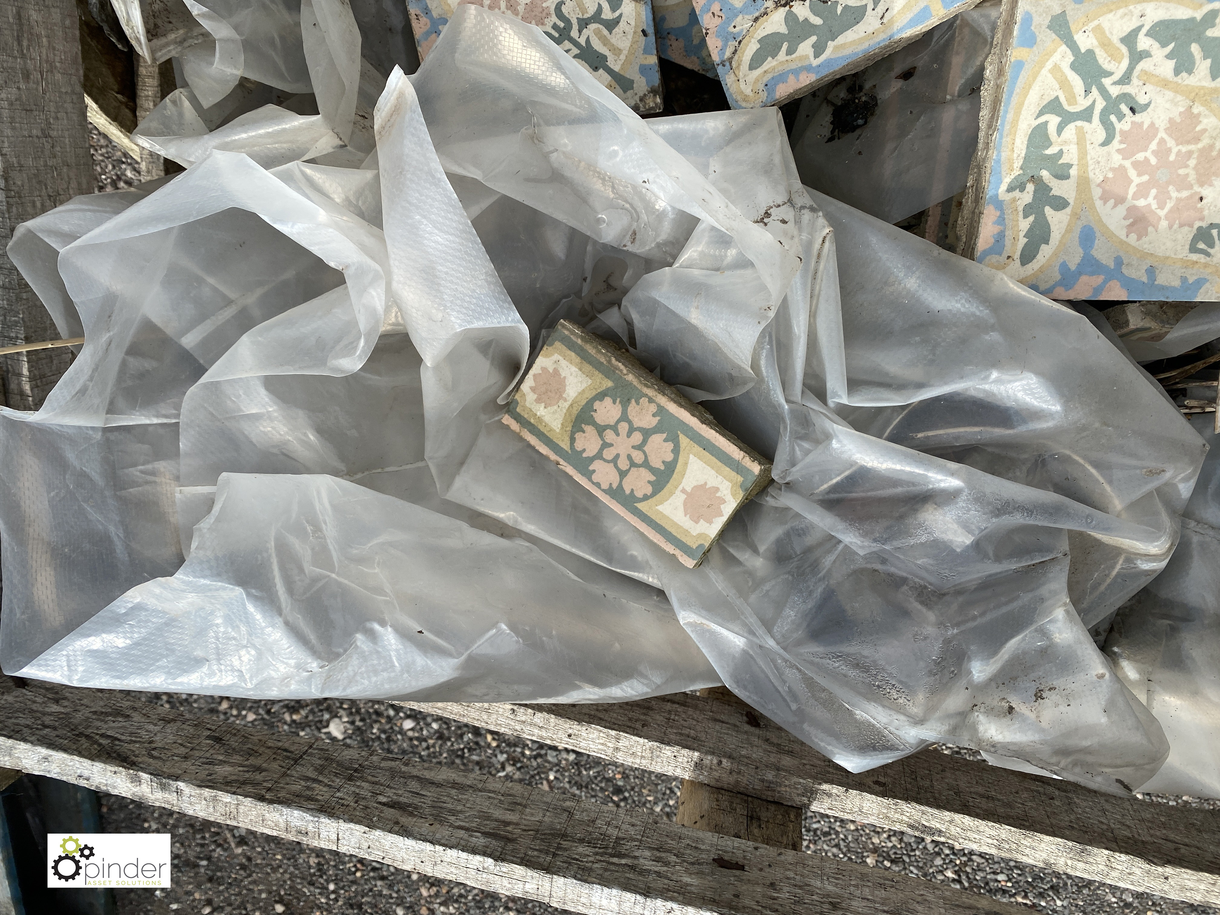 A quantity unrestored Encaustic French/English Floor Tiles, to crate - Image 6 of 8