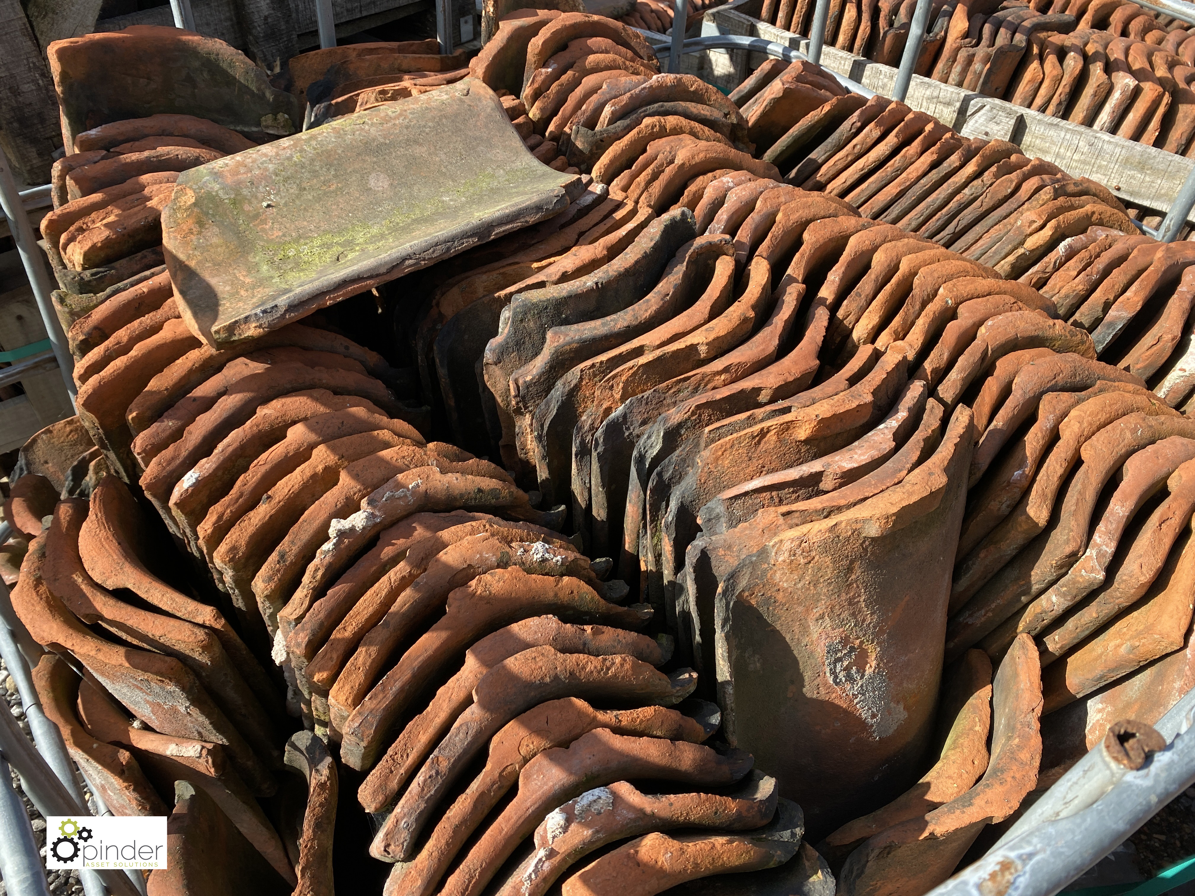 A large quantity reclaimed old English Pantiles, to 4 crates - Image 8 of 12