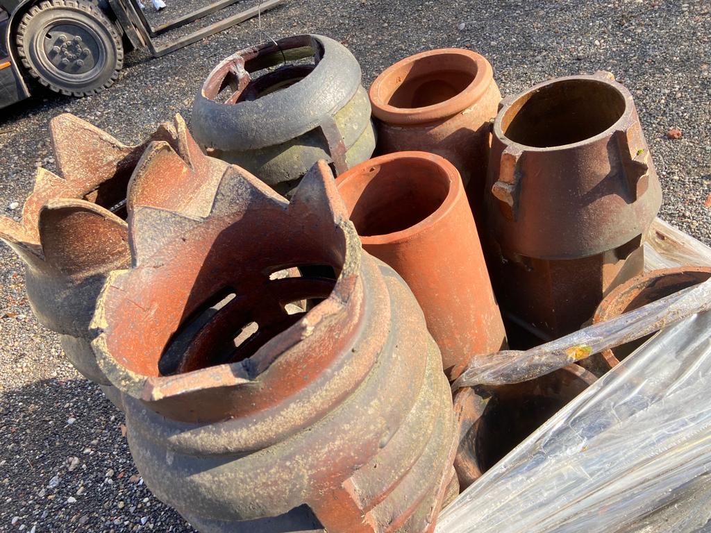 A quantity various reclaimed Chimney Pots (some da - Image 3 of 11