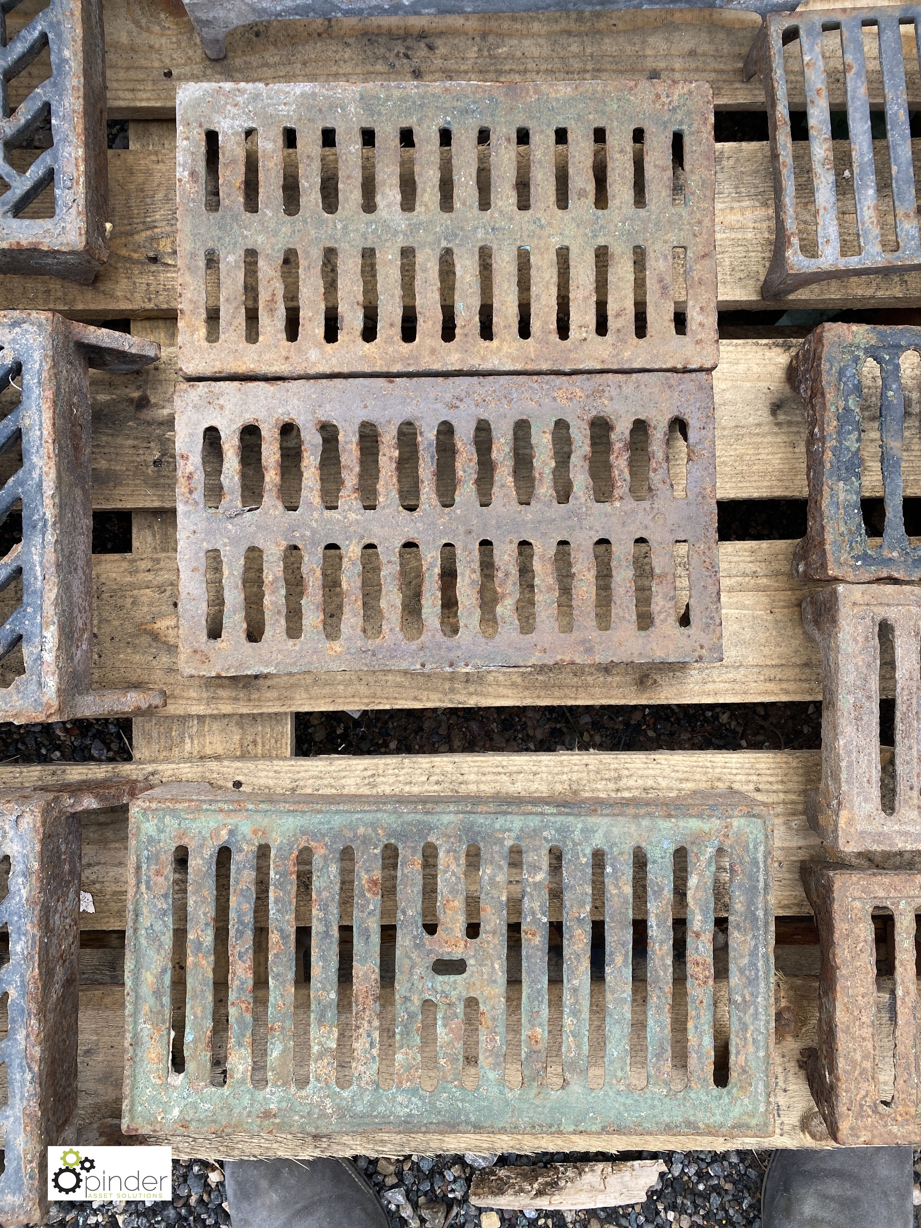 Approx. 15 cast iron reclaimed Air Bricks, to pallet - Image 6 of 10