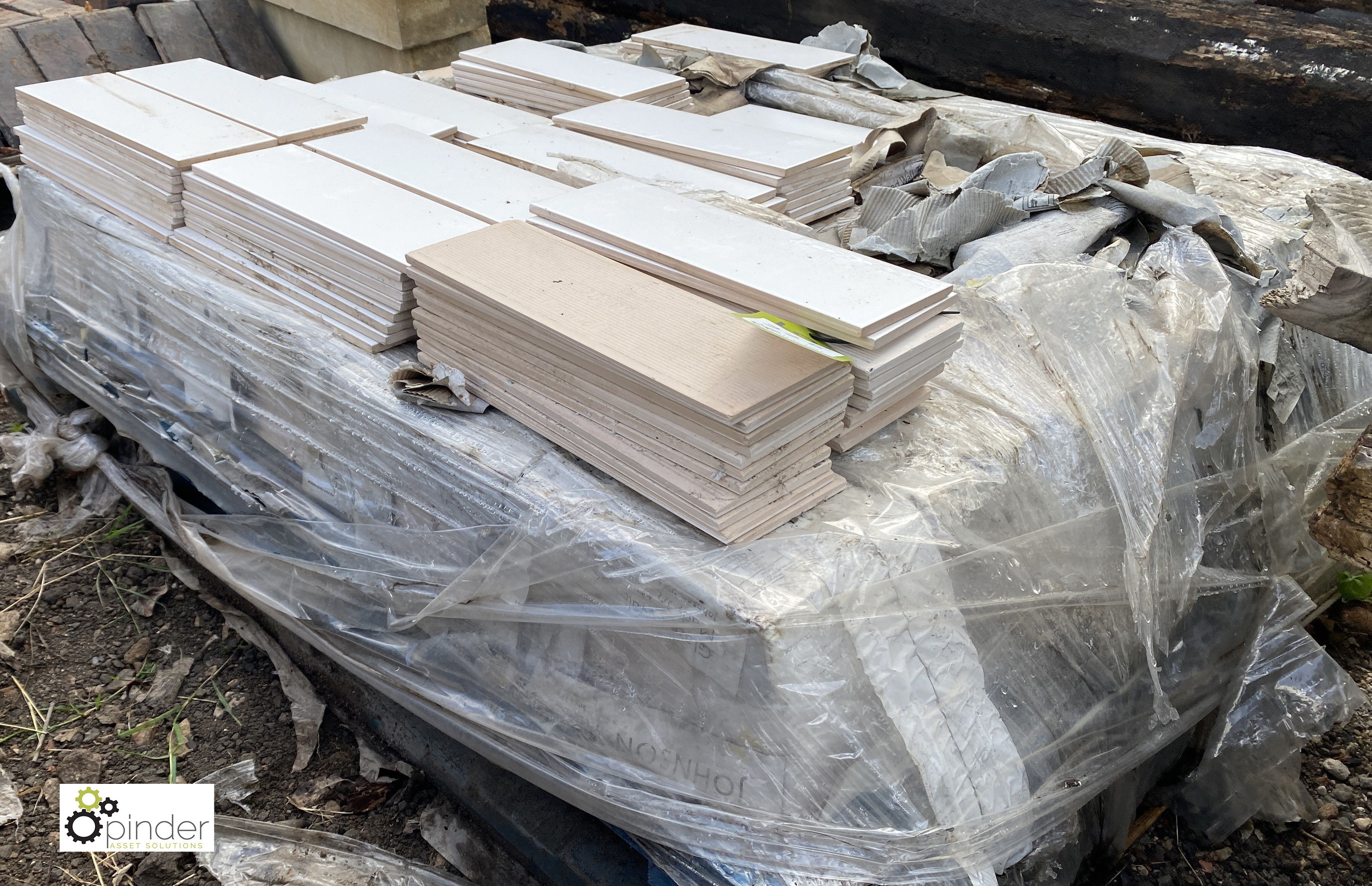 Approx. 16 boxes white ceramic glazed Johnson Tiles, 295mm x 96mm, to pallet - Image 4 of 5