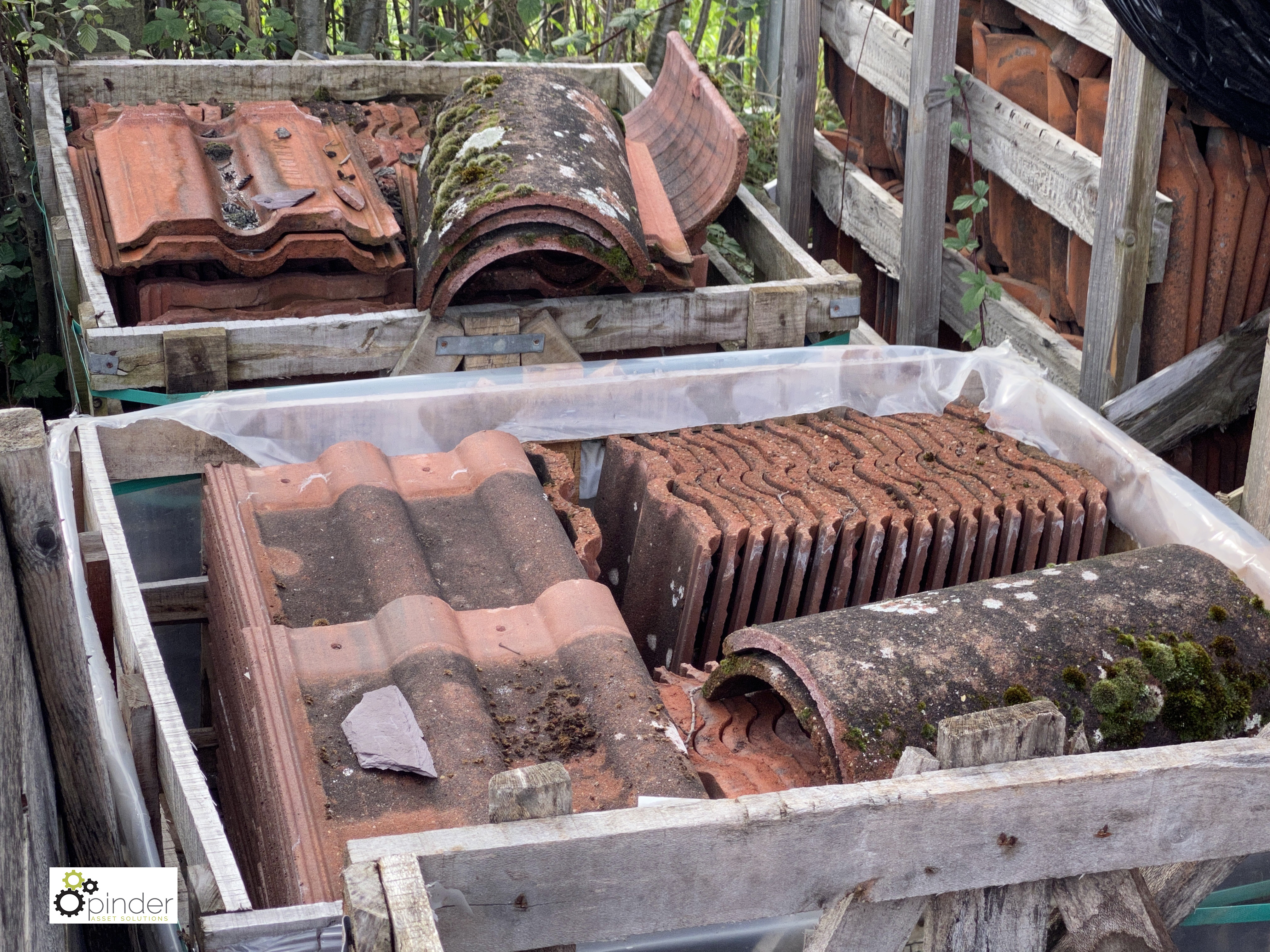 A large quantity red double Roman Roof Tiles, to 6 crates - Image 4 of 7