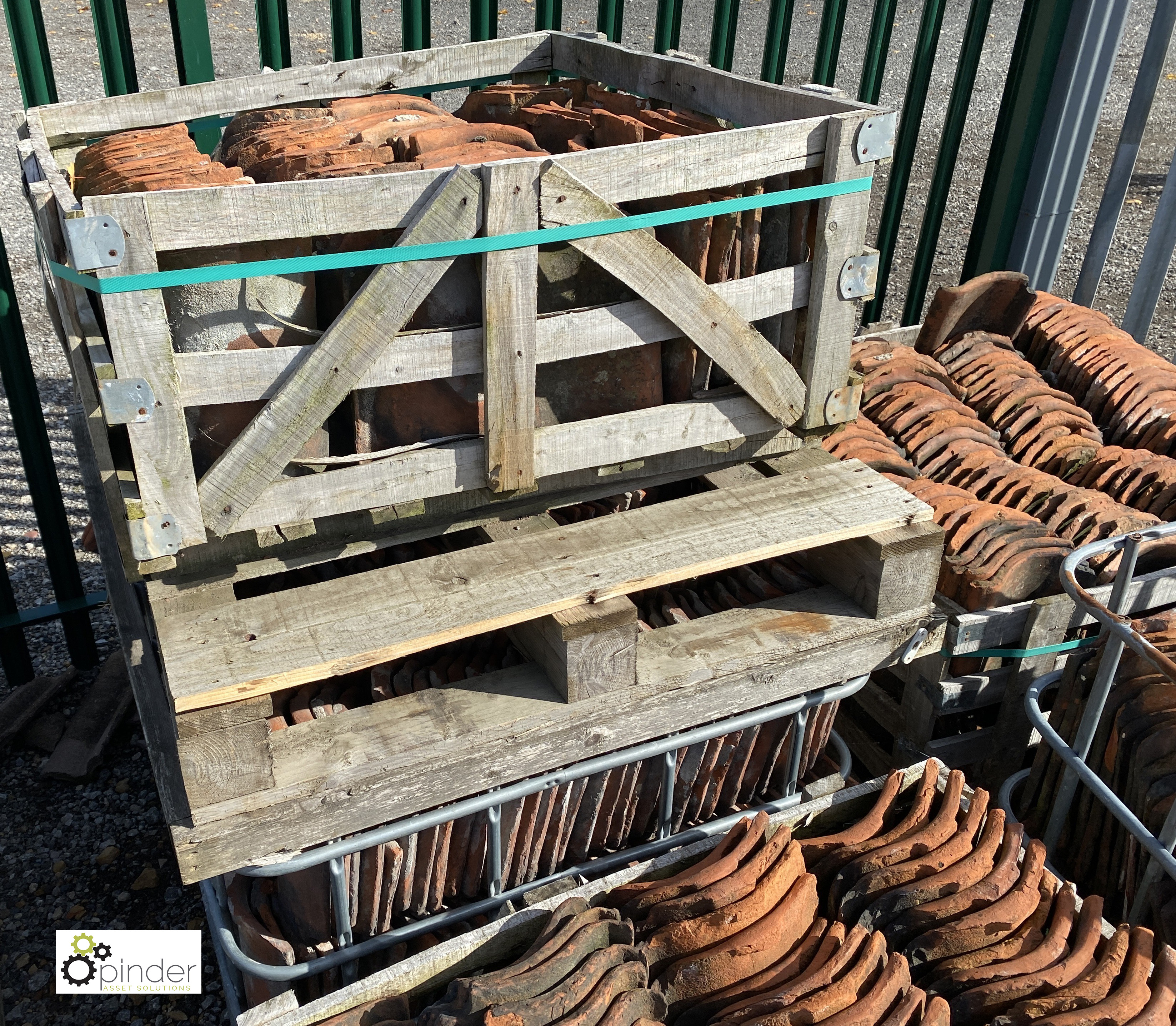 A large quantity reclaimed old English Pantiles, to 5 crates - Image 6 of 7