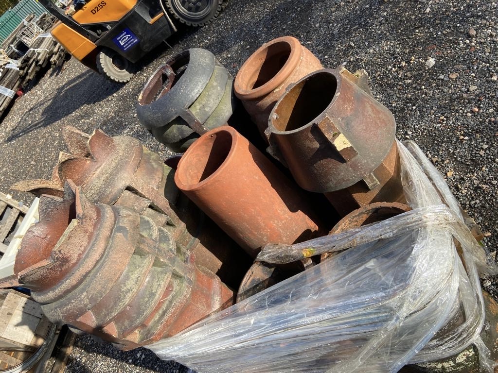 A quantity various reclaimed Chimney Pots (some da - Image 10 of 11