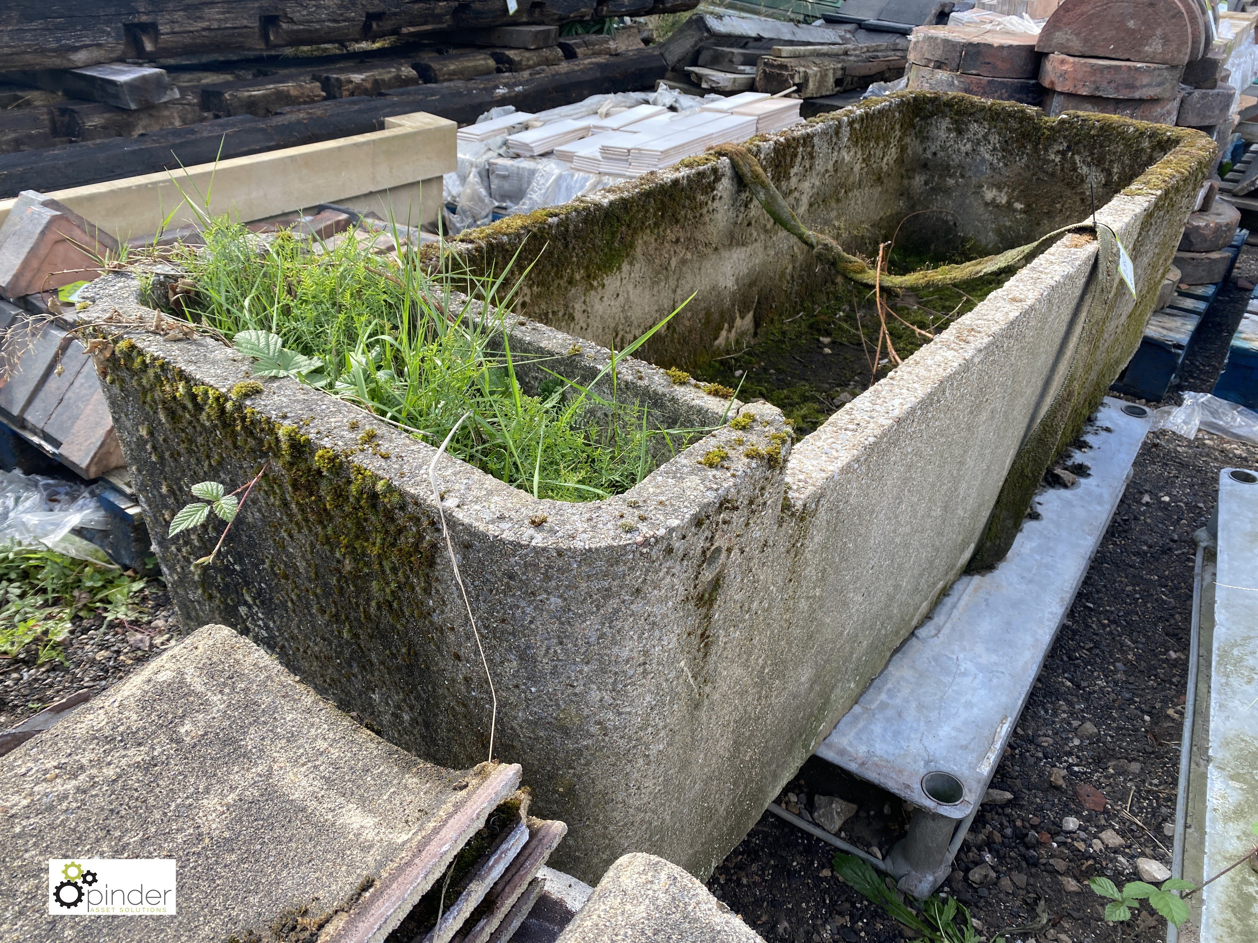 A reclaimed concrete Trough, 450mm high x 680mm wide x 2000mm long - Image 3 of 5