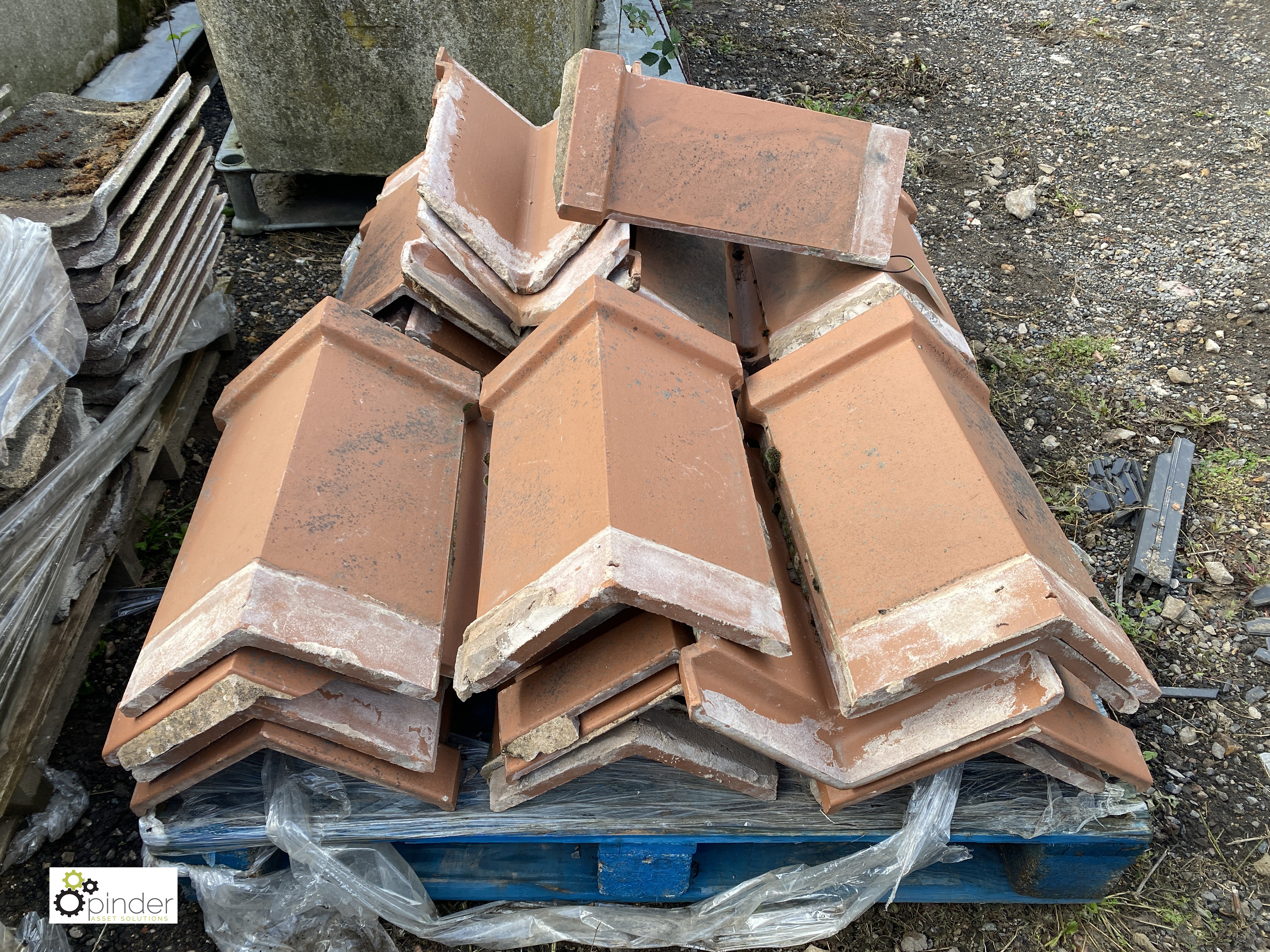 Approx. 18 reclaimed red Ridge Tiles, to pallet - Image 4 of 5