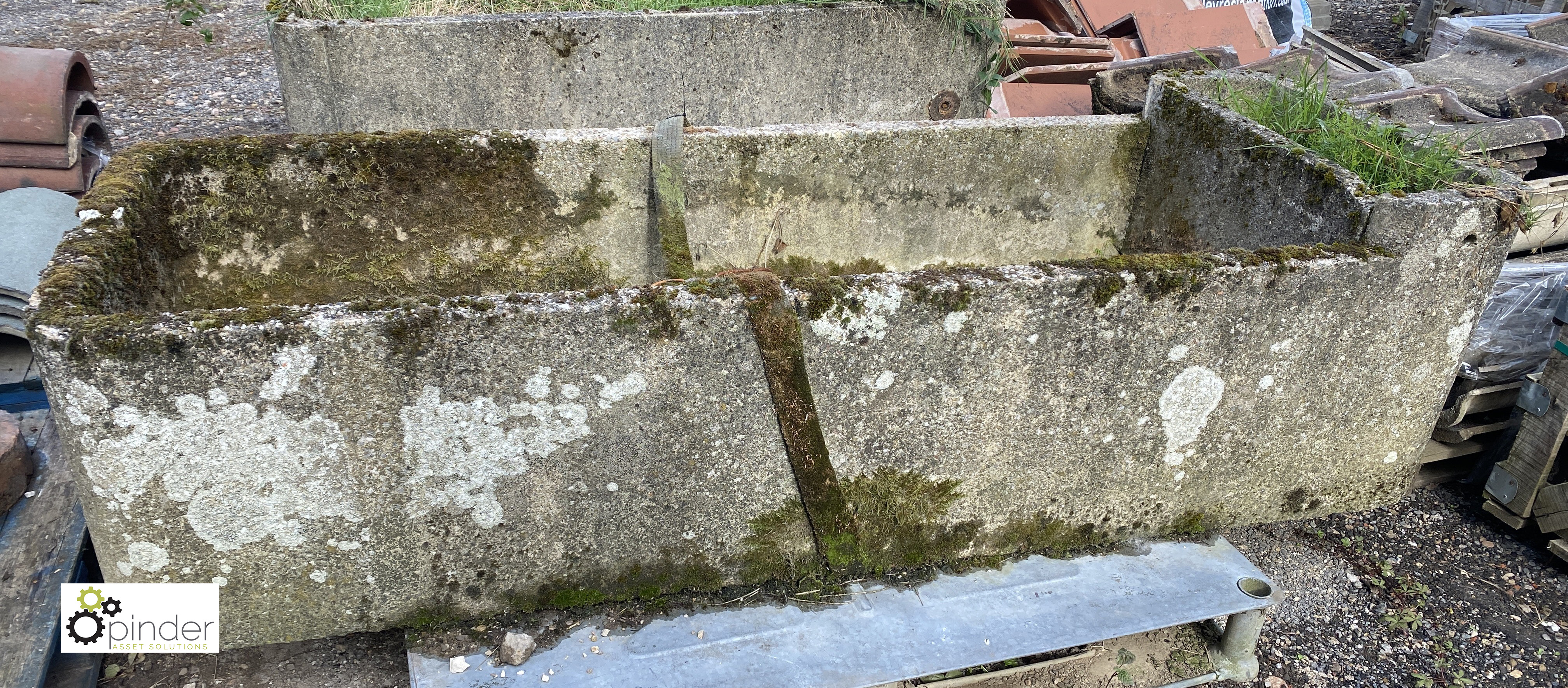 A reclaimed concrete Trough, 450mm high x 680mm wide x 2000mm long - Image 4 of 5