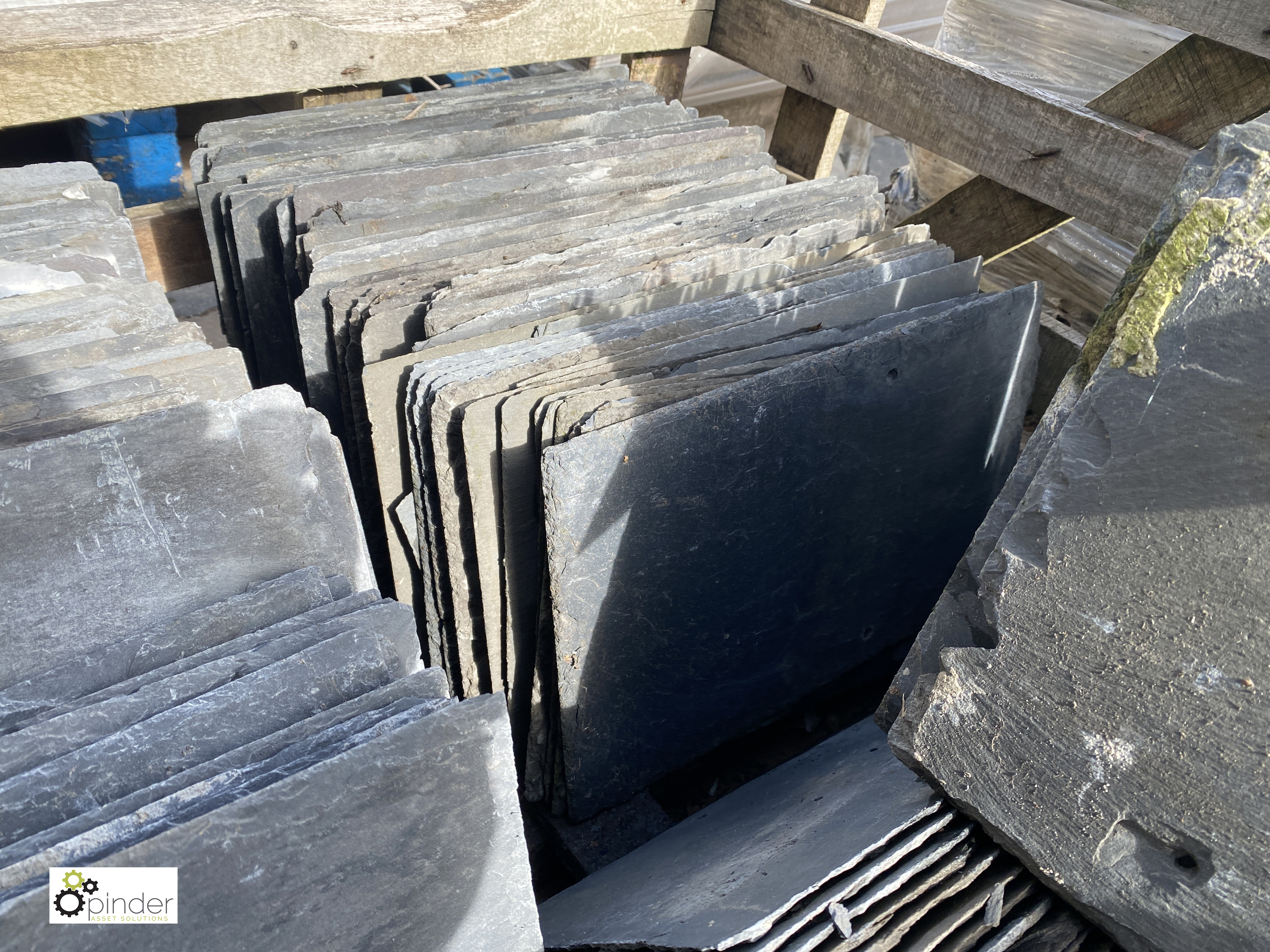 A quantity reclaimed Roofing Slates, 16in x 10in, to crate - Image 4 of 6