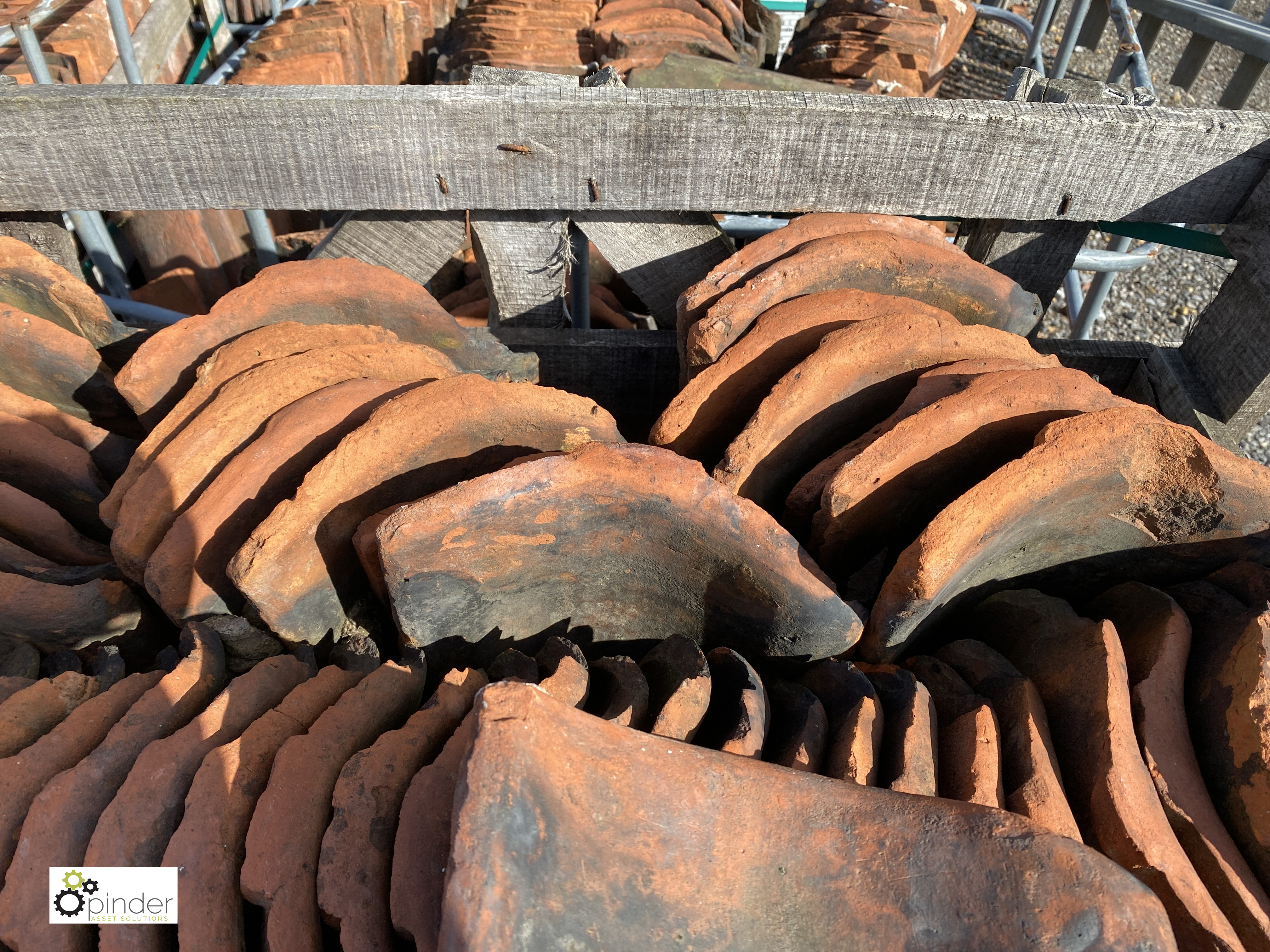 A large quantity reclaimed old English Pantiles, to 4 crates - Image 5 of 12