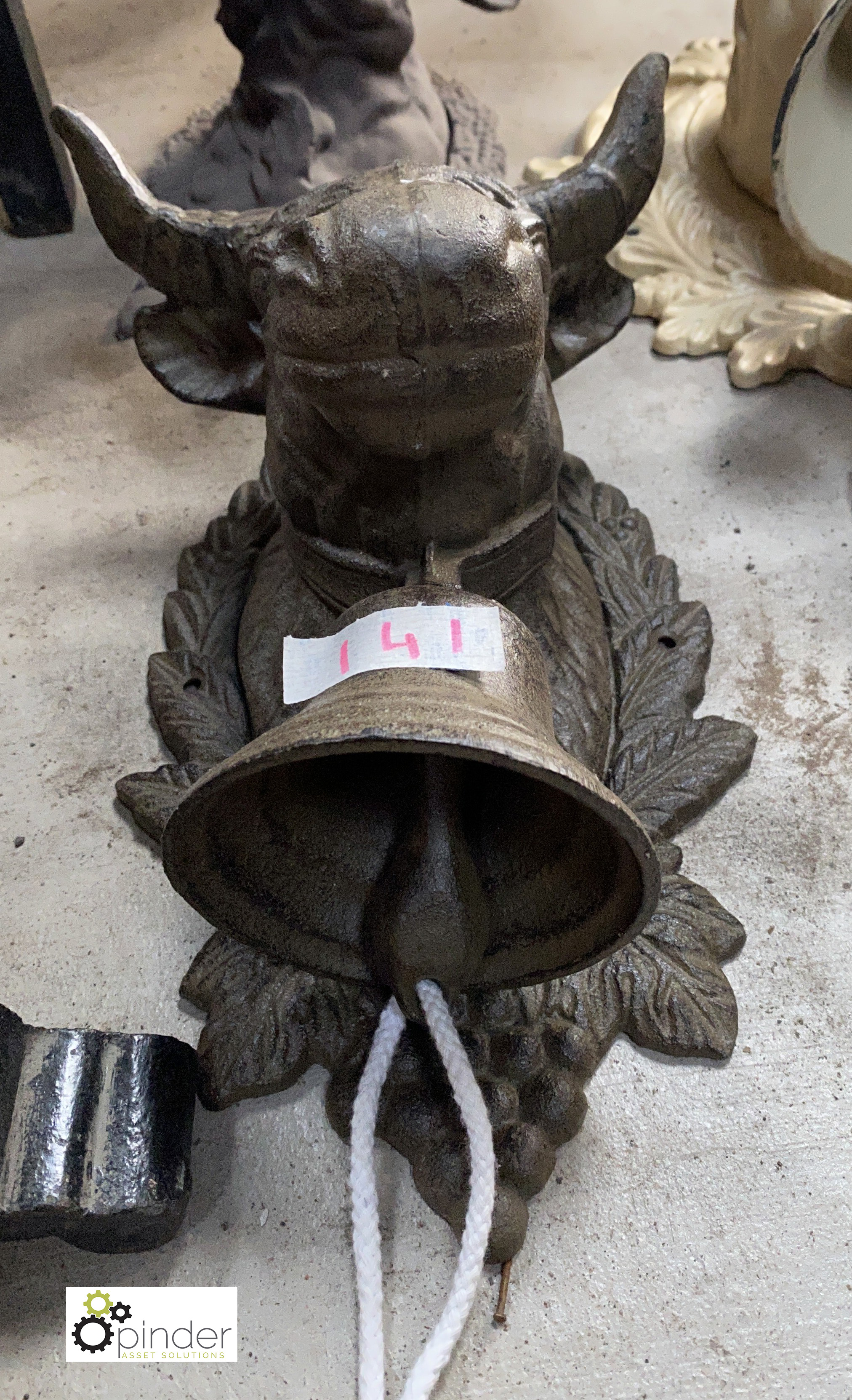 A cast iron wall mounted bulls head with horns Milking Bell, 280mm high x 170mm wide - Image 3 of 4