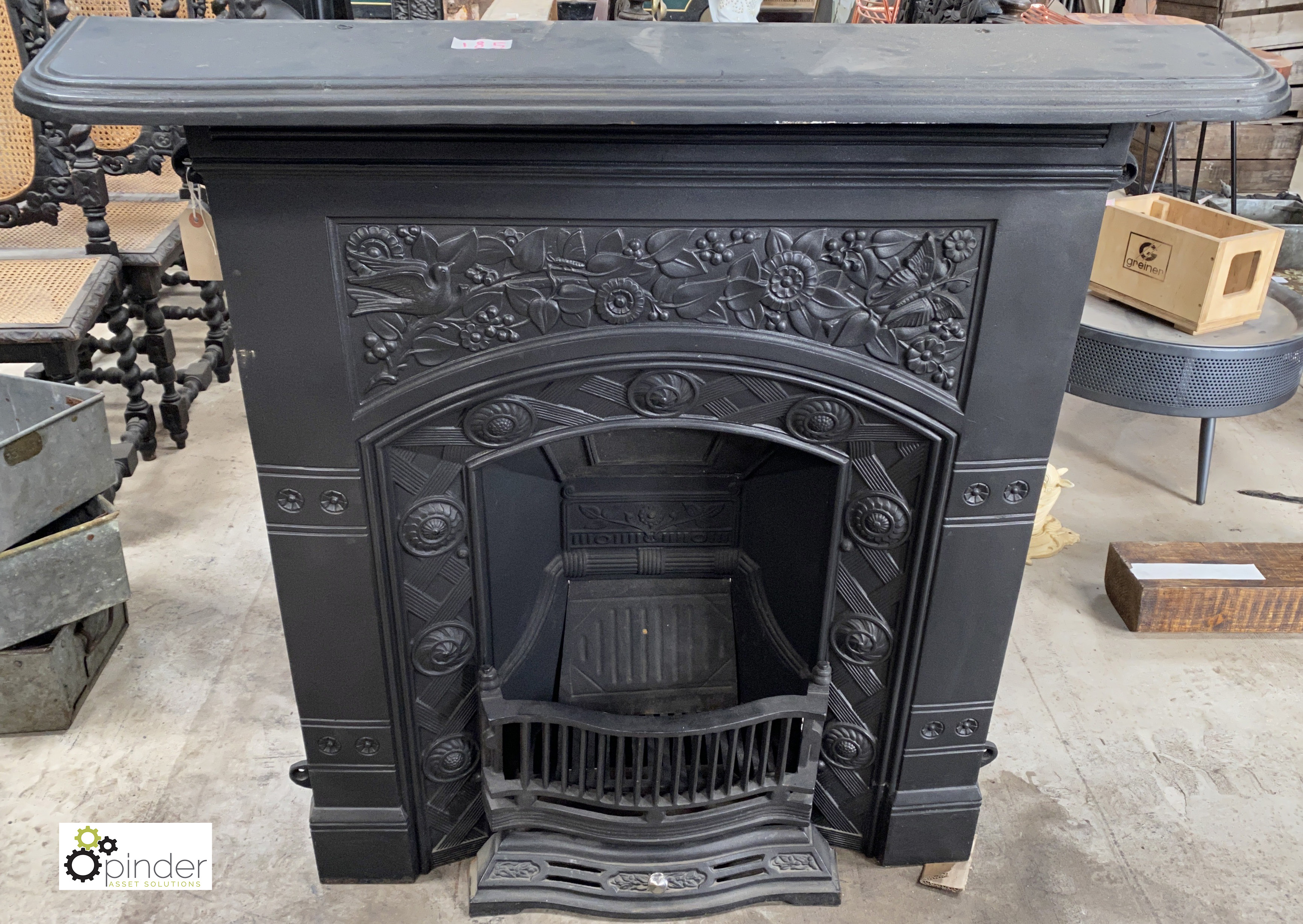 A cast iron combination Victorian Fireplace, 1030mm x 840mm, opening 600mm x 400mm - Image 2 of 5