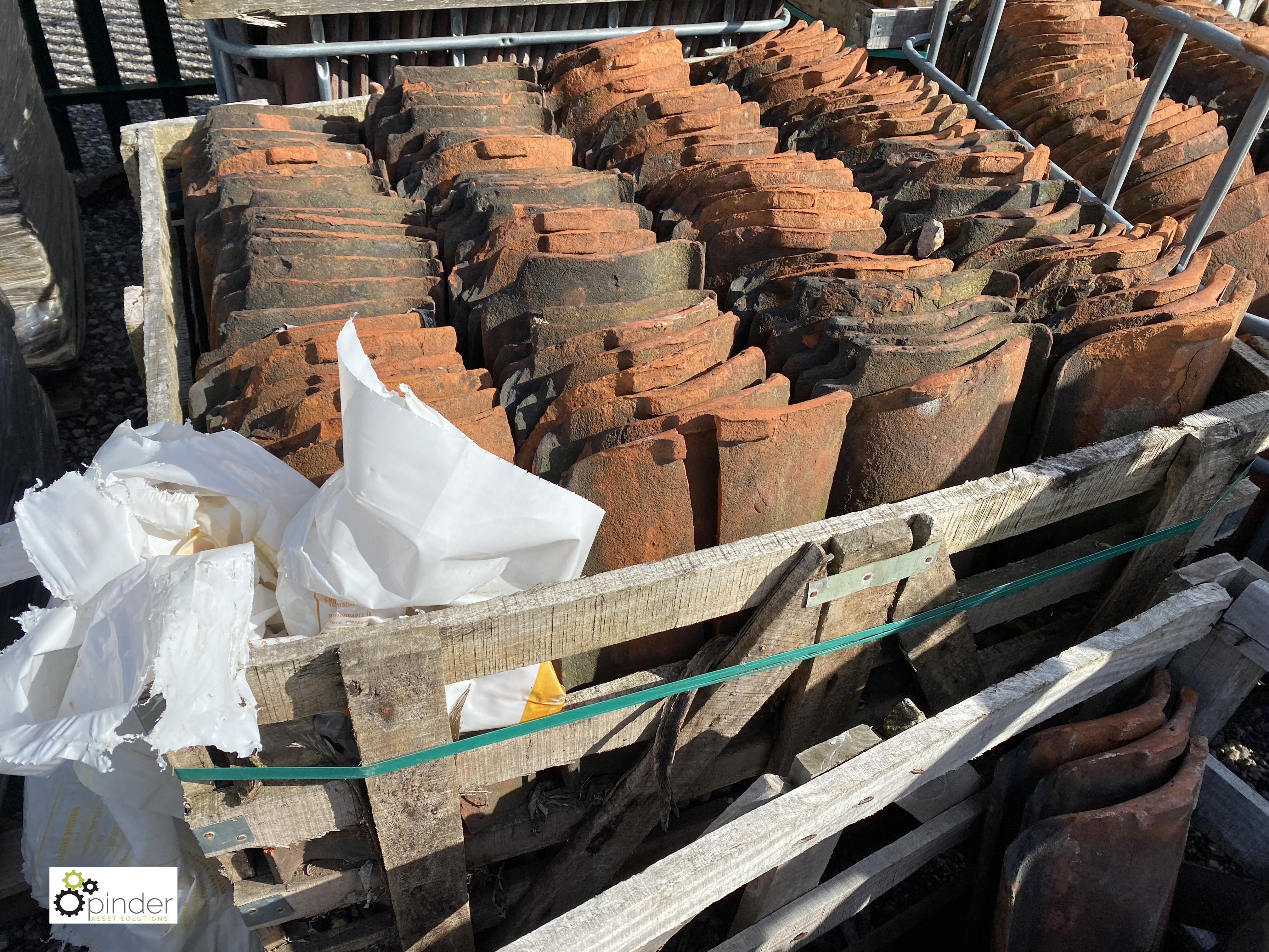 A large quantity reclaimed old English Pantiles, to 5 crates - Image 5 of 7