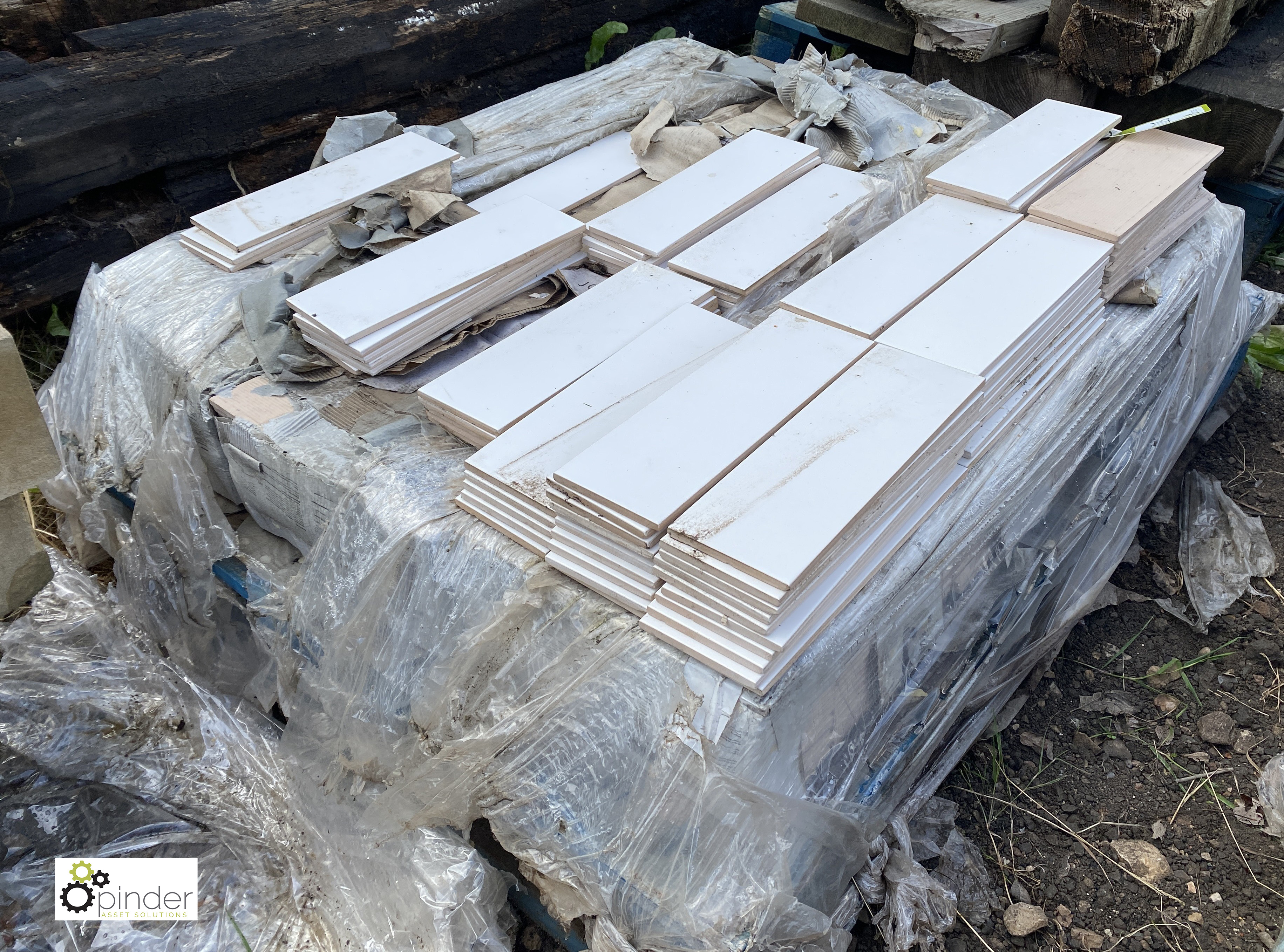 Approx. 16 boxes white ceramic glazed Johnson Tiles, 295mm x 96mm, to pallet - Image 3 of 5