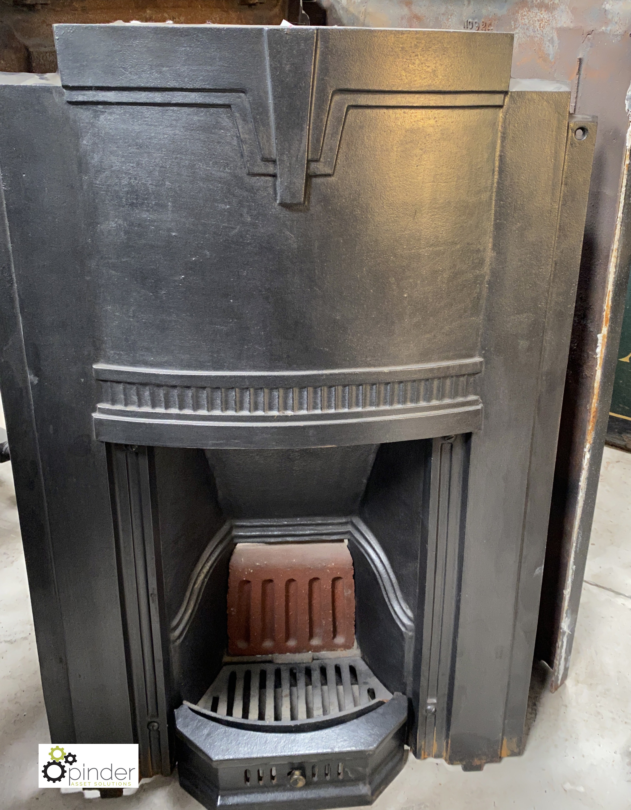 A restored cast iron Art Deco Bedroom Fireplace, 880mm high x 610mm wide - Image 4 of 5